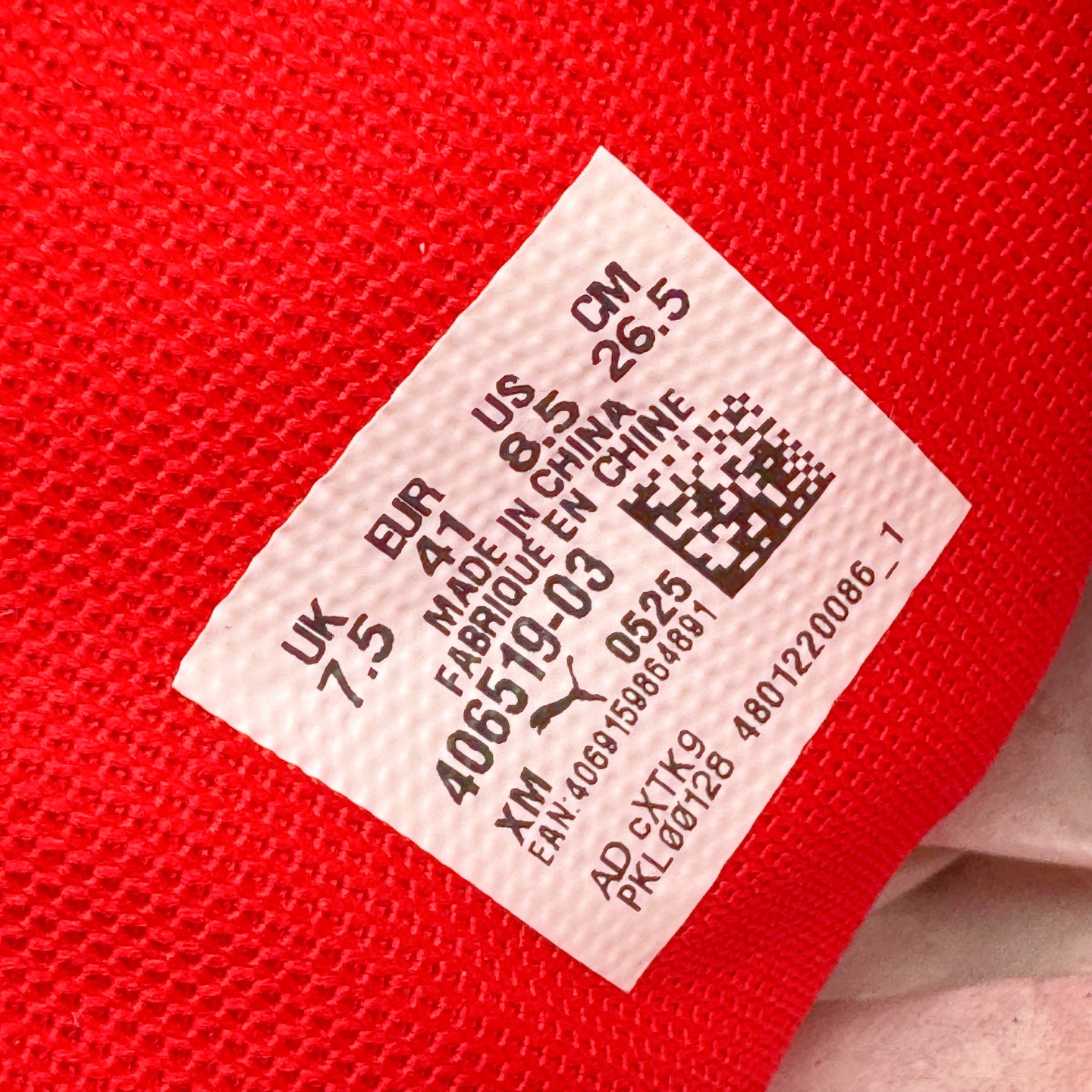 图片[13]-＃KZ纯原 Balenciaga x PUMA/彪马 Speedcat 巴黎世家联名系列薄底鞋牛皮圆头做旧磨损低帮生活休闲鞋 男女同款 口碑大厂出品 品控大底版型不断改良更新 全套原纸板楦头开发 确保原汁原味 完美呈现版型 一比一鞋头弧度高度鞋身弧度 独家私模原厂航空铝磨具打磨大底 鞋头坡度极致还原 无解鞋型 原盒原配 圈内天花板工艺 原厂玻璃冲刀 超高清洁度 全鞋零毛边皮料切割 选用了近两年人气极高的 “薄底鞋” PUMA Speedcat 为蓝本，带来了多个不同配色的联名鞋款。在色调上继承了这双赛车鞋原本的惯用方案，但鞋身侧面标志性的 PUMA Formstrip 标志则采用了 “破坏做旧” 的手法，这也是 Balenciaga 鞋款极为常见的风格。将白色的 PUMA Formstrip 撕掉了一大半，这极为 “粗暴” 的处理方式，在街头绝对有着十足的回头率。鞋头的 PUMA Logo 得以保留，烫金的 BALENCIAGA 字样则表明了它的联名身份，后跟则是鞋款的尺码，这也是 Balenciaga 鞋款的家族习惯。实拍调校N版已经零色差零失真 百分百还原实物色彩所见即所得 不存在货不对板色差等低级问题 选购参考实物拍摄 不混卖不参货 只用心做好货严格选品 承诺混一赔十 尺码：35.5 36 36.5 37.5 38 38.5 39 40 40.5 41 42 42.5 43 44 44.5 45 46-选品中心