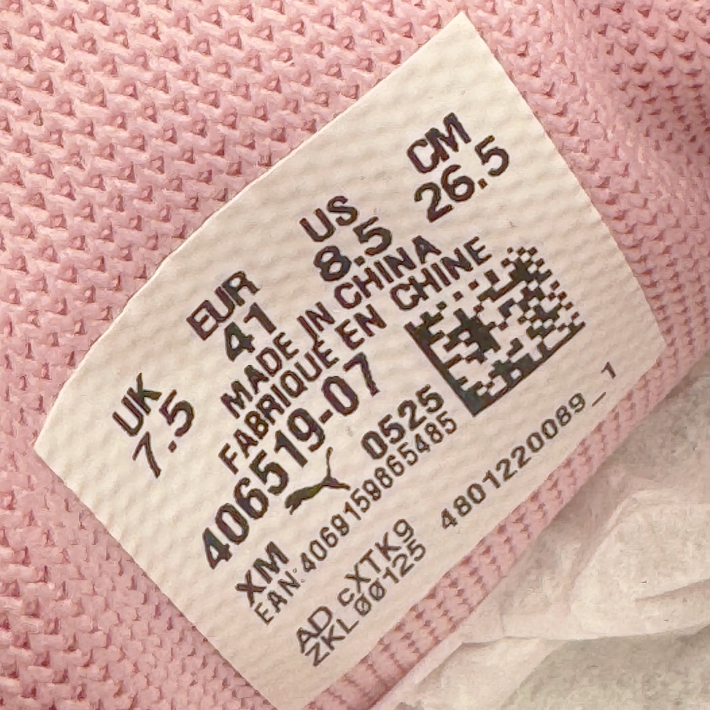 图片[10]-＃KZ纯原 Balenciaga x PUMA/彪马 Speedcat 巴黎世家联名系列薄底鞋牛皮圆头做旧磨损低帮生活休闲鞋 男女同款 口碑大厂出品 品控大底版型不断改良更新 全套原纸板楦头开发 确保原汁原味 完美呈现版型 一比一鞋头弧度高度鞋身弧度 独家私模原厂航空铝磨具打磨大底 鞋头坡度极致还原 无解鞋型 原盒原配 圈内天花板工艺 原厂玻璃冲刀 超高清洁度 全鞋零毛边皮料切割 选用了近两年人气极高的 “薄底鞋” PUMA Speedcat 为蓝本，带来了多个不同配色的联名鞋款。在色调上继承了这双赛车鞋原本的惯用方案，但鞋身侧面标志性的 PUMA Formstrip 标志则采用了 “破坏做旧” 的手法，这也是 Balenciaga 鞋款极为常见的风格。将白色的 PUMA Formstrip 撕掉了一大半，这极为 “粗暴” 的处理方式，在街头绝对有着十足的回头率。鞋头的 PUMA Logo 得以保留，烫金的 BALENCIAGA 字样则表明了它的联名身份，后跟则是鞋款的尺码，这也是 Balenciaga 鞋款的家族习惯。实拍调校N版已经零色差零失真 百分百还原实物色彩所见即所得 不存在货不对板色差等低级问题 选购参考实物拍摄 不混卖不参货 只用心做好货严格选品 承诺混一赔十 尺码：35.5 36 36.5 37.5 38 38.5 39 40 40.5 41 42 42.5 43 44 44.5 45 46-选品中心