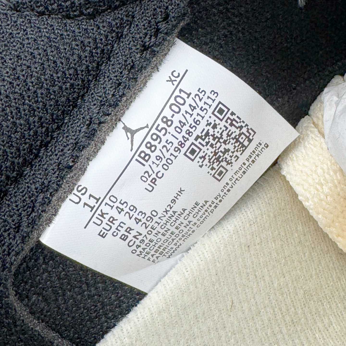 图片[13]-＃PK纯原 Nigel Sylvester x Jordan Air Jordan AJ1 Low OG Nitro \\\”Better With Time\\\” 舒适百搭 防滑耐磨低帮复古篮球鞋 男女同款 联名白黑红 IB8958-001 全新批次 Ljr同源清远全套加持 圈内最强倒钩系列 高端零售特供批次 产品品控稳定性领先行业 各方面均可对飙L版 良心定价不杀猪 SZ原厂全套原楦原纸板冲刀磨具开发 原厂皮料加持 原厂港宝加持定型后跟R度完美 同源原厂电绣 鬼脸飞翼针数密度立体效果一致 百分百一致原鞋 原厂拉帮工艺 针距密度一致 后跟弧度收口自然不对折 极致一眼正品既视感 进口玻璃冲刀皮料裁剪零毛边 全鞋电脑针车工艺 品控清洁度最高QC检验标准 免检产品 原厂订购鞋盒、鞋标、防尘纸、鞋撑、鞋带 追求极致的原厂味道 尺码：40 40.5 41 42 42.5 43 44 44.5 45 46 47.5 48.5-选品中心