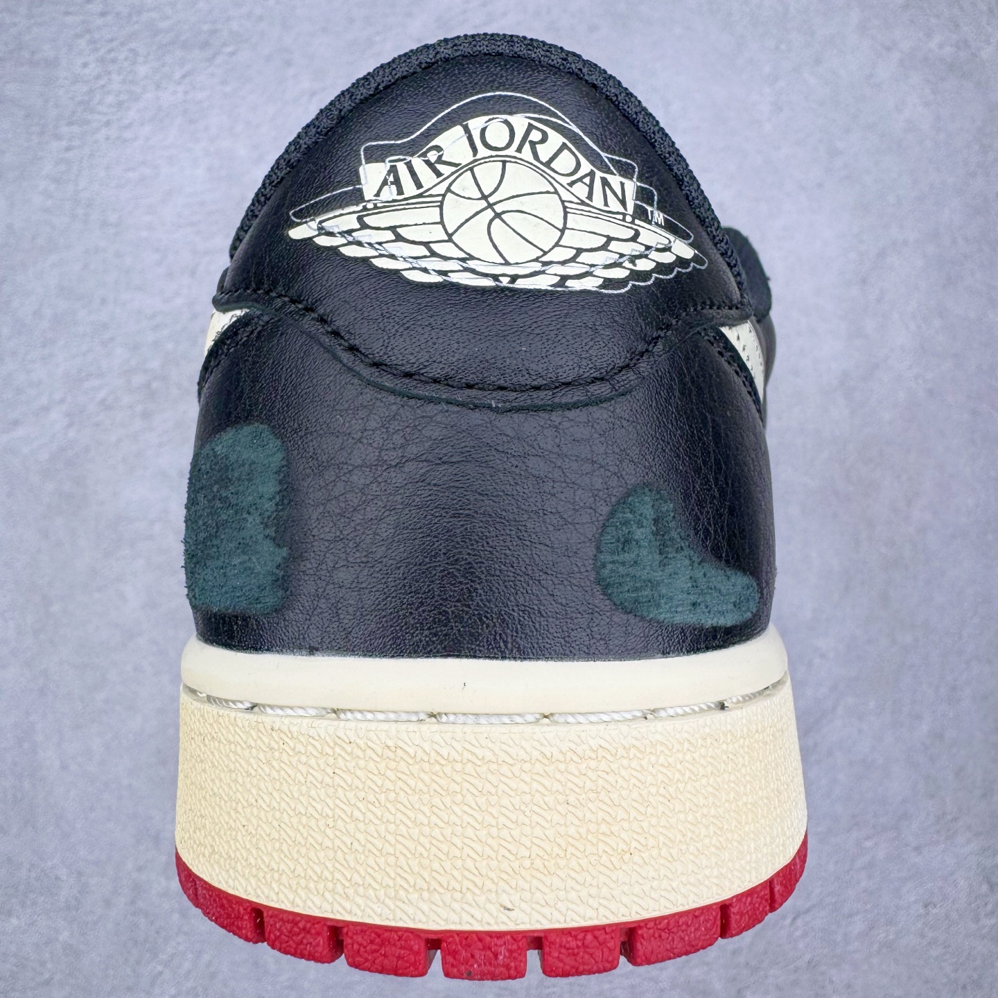 图片[8]-＃PK纯原 Nigel Sylvester x Jordan Air Jordan AJ1 Low OG Nitro \\\”Better With Time\\\” 舒适百搭 防滑耐磨低帮复古篮球鞋 男女同款 联名白黑红 IB8958-001 全新批次 Ljr同源清远全套加持 圈内最强倒钩系列 高端零售特供批次 产品品控稳定性领先行业 各方面均可对飙L版 良心定价不杀猪 SZ原厂全套原楦原纸板冲刀磨具开发 原厂皮料加持 原厂港宝加持定型后跟R度完美 同源原厂电绣 鬼脸飞翼针数密度立体效果一致 百分百一致原鞋 原厂拉帮工艺 针距密度一致 后跟弧度收口自然不对折 极致一眼正品既视感 进口玻璃冲刀皮料裁剪零毛边 全鞋电脑针车工艺 品控清洁度最高QC检验标准 免检产品 原厂订购鞋盒、鞋标、防尘纸、鞋撑、鞋带 追求极致的原厂味道 尺码：40 40.5 41 42 42.5 43 44 44.5 45 46 47.5 48.5-选品中心