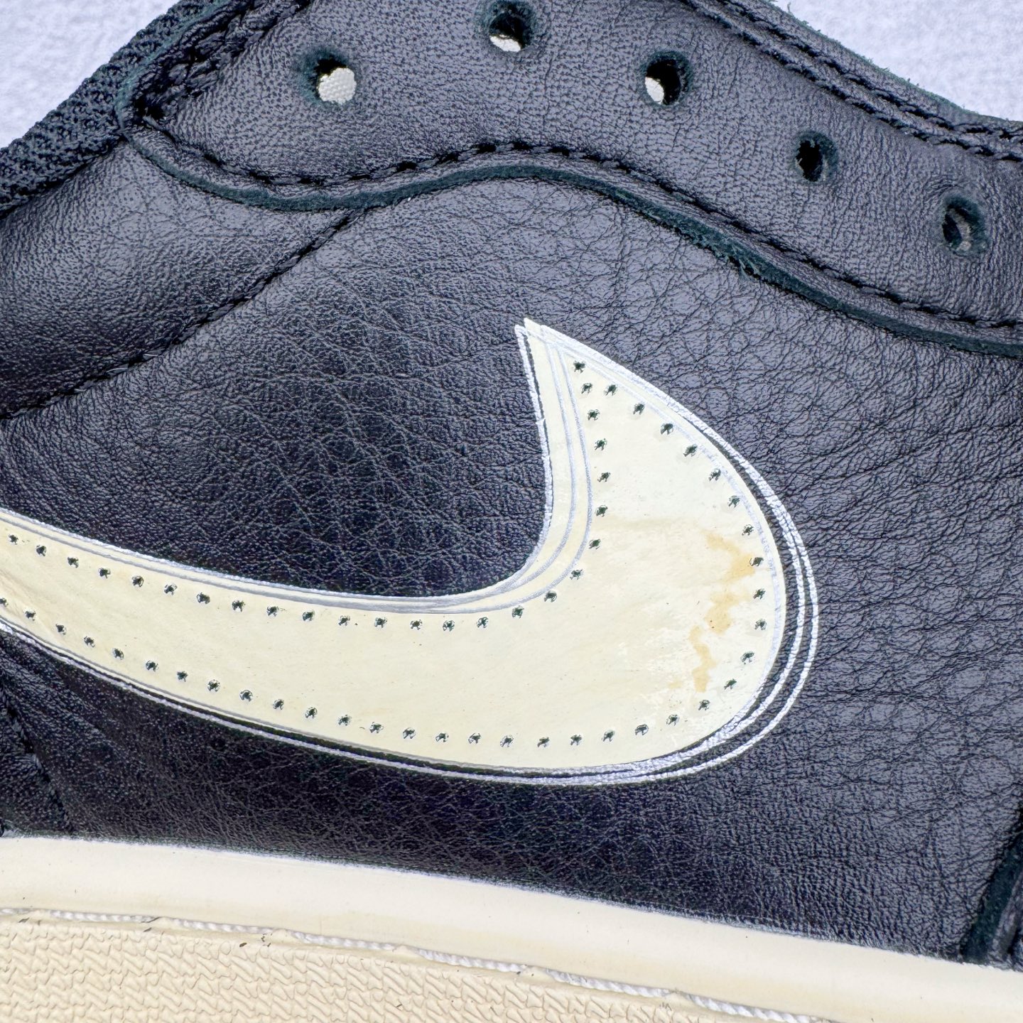 图片[20]-＃PK纯原 Nigel Sylvester x Jordan Air Jordan AJ1 Low OG Nitro \\\”Better With Time\\\” 舒适百搭 防滑耐磨低帮复古篮球鞋 男女同款 联名白黑红 IB8958-001 全新批次 Ljr同源清远全套加持 圈内最强倒钩系列 高端零售特供批次 产品品控稳定性领先行业 各方面均可对飙L版 良心定价不杀猪 SZ原厂全套原楦原纸板冲刀磨具开发 原厂皮料加持 原厂港宝加持定型后跟R度完美 同源原厂电绣 鬼脸飞翼针数密度立体效果一致 百分百一致原鞋 原厂拉帮工艺 针距密度一致 后跟弧度收口自然不对折 极致一眼正品既视感 进口玻璃冲刀皮料裁剪零毛边 全鞋电脑针车工艺 品控清洁度最高QC检验标准 免检产品 原厂订购鞋盒、鞋标、防尘纸、鞋撑、鞋带 追求极致的原厂味道 尺码：40 40.5 41 42 42.5 43 44 44.5 45 46 47.5 48.5-选品中心