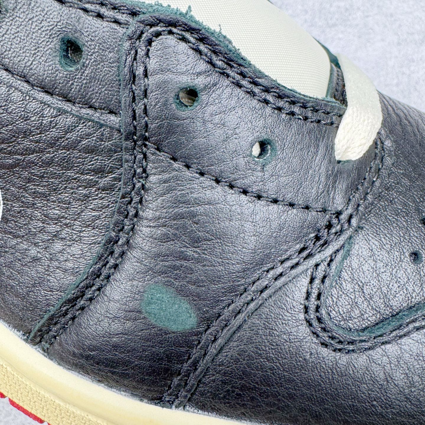 图片[19]-＃PK纯原 Nigel Sylvester x Jordan Air Jordan AJ1 Low OG Nitro \\\”Better With Time\\\” 舒适百搭 防滑耐磨低帮复古篮球鞋 男女同款 联名白黑红 IB8958-001 全新批次 Ljr同源清远全套加持 圈内最强倒钩系列 高端零售特供批次 产品品控稳定性领先行业 各方面均可对飙L版 良心定价不杀猪 SZ原厂全套原楦原纸板冲刀磨具开发 原厂皮料加持 原厂港宝加持定型后跟R度完美 同源原厂电绣 鬼脸飞翼针数密度立体效果一致 百分百一致原鞋 原厂拉帮工艺 针距密度一致 后跟弧度收口自然不对折 极致一眼正品既视感 进口玻璃冲刀皮料裁剪零毛边 全鞋电脑针车工艺 品控清洁度最高QC检验标准 免检产品 原厂订购鞋盒、鞋标、防尘纸、鞋撑、鞋带 追求极致的原厂味道 尺码：40 40.5 41 42 42.5 43 44 44.5 45 46 47.5 48.5-选品中心