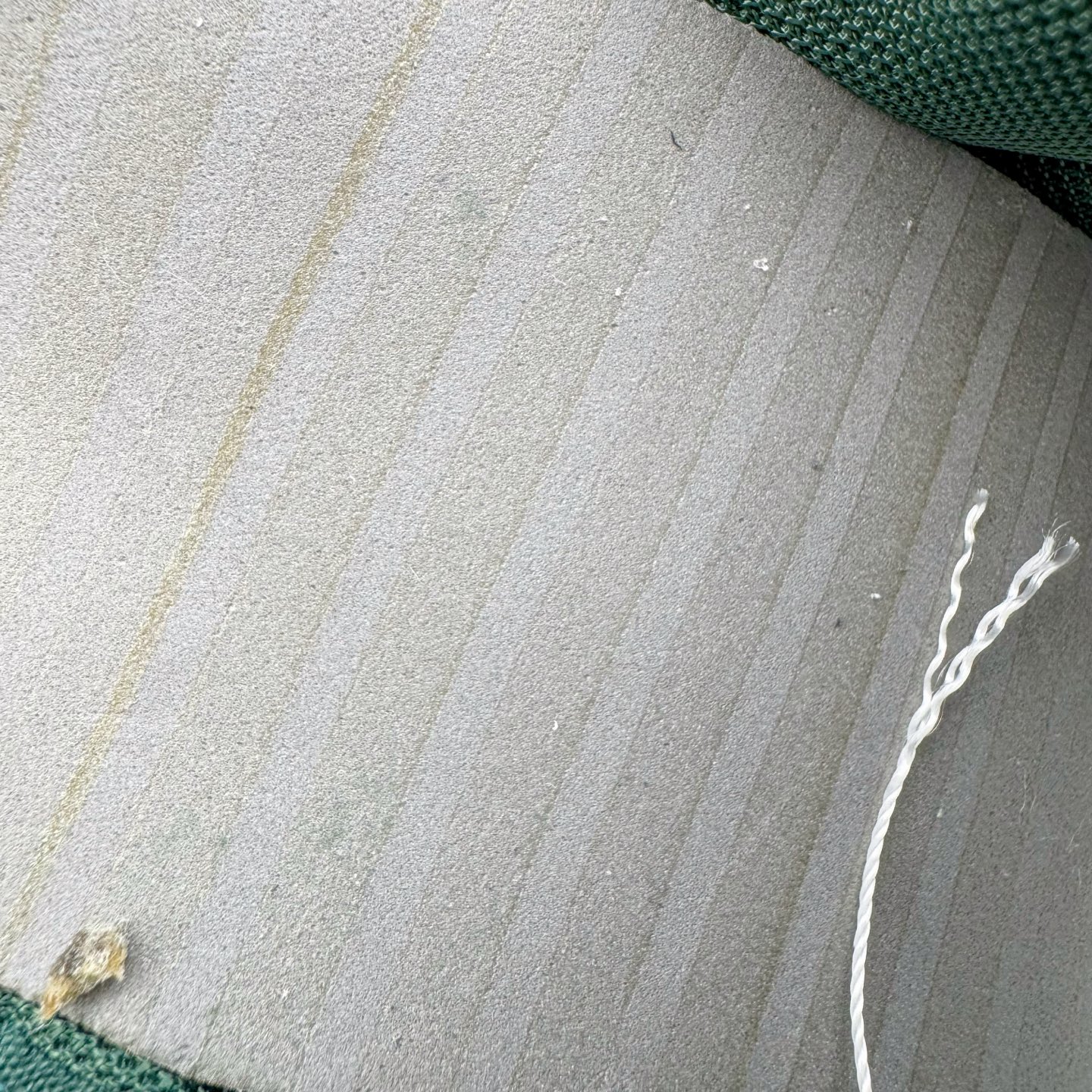 图片[11]-＃YC纯原 NK Dunk Low 氧化车间 DV0833-111 此款以氧化车间为灵感，白灰绿的层次渐变，完成从崭新到氧化的时间三部曲。泼墨与斑驳是制程中特意保留的“生产痕迹”，侧身黑色Swoosh如一道精准裁剪的钢片，折射冷光。后跟齿轮纹路暗藏工业脉搏，让蒸汽朋克美学在每一步踩踏中呼吸，风格永不锈蚀。定制系列天花板 无原鞋不开发 全系列得物原鞋一比一校对开发 配色持续更新中 终端对接 优势输出 全套原厂楦头原纸板数据档案倾力打造 原汁原味莞产 极致还原 圈内最强针车工艺 高端零售指定版 广东原厂配套原盒原标 鞋盒分三个尺码段 原厂冲刀 超高清洁度 全鞋零毛边皮料切割 采用原厂百宏鞋带以及原厂百宏织唛舌标 内标可供原厂几率过验 进口原装条纹中底布 四线拉帮白色点胶 原厂拉帮手法遵循公司 原厂电绣 极致还原 尺码：36 36.5 37.5 38 38.5 39 40 40.5 41 42 42.5 43 44 44.5 45 46-选品中心