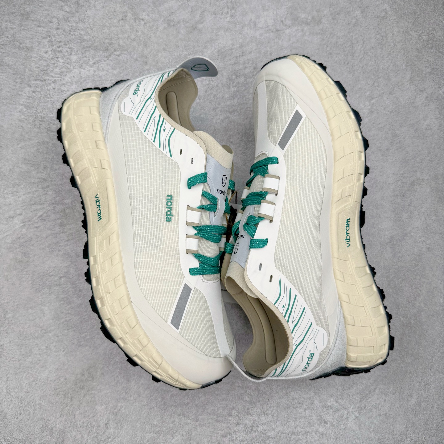 图片[3]-＃纯原 NORDA 001 G+ 轻便户外运动舒适防滑耐磨低帮跑步鞋 Norda是一个来自加拿大的品牌，由两位越野跑者Nicholas Martire 和Willamina Martire夫妇联合其他两位合作者创立，旨在打造全球最佳的越野跑鞋。在品牌正式成立之前，他们邀请了运动员、艺术家和材料专家，共同讨论如何塑造这个全新的品牌。最终，Norda品牌在2020年正式成立，但他们的第一双鞋子Norda001直到2022年1月才发布。在品牌成立的三年里，Norda总共只推出了两款跑鞋，但在配色和其他品牌的合作上却频频发力。包括Zegna、Ciele和Satisfy等跑步圈里的当红品牌，都进行了联名。Zegna更是在今年年初收购了一部分Norda的股份，并宣称将会在未来投入更多资金支持品牌的发展。尺码：36 36.5 37.5 38 38.5 39 40 40.5 41 42 42.5 43 44 44.5 45 46-选品中心