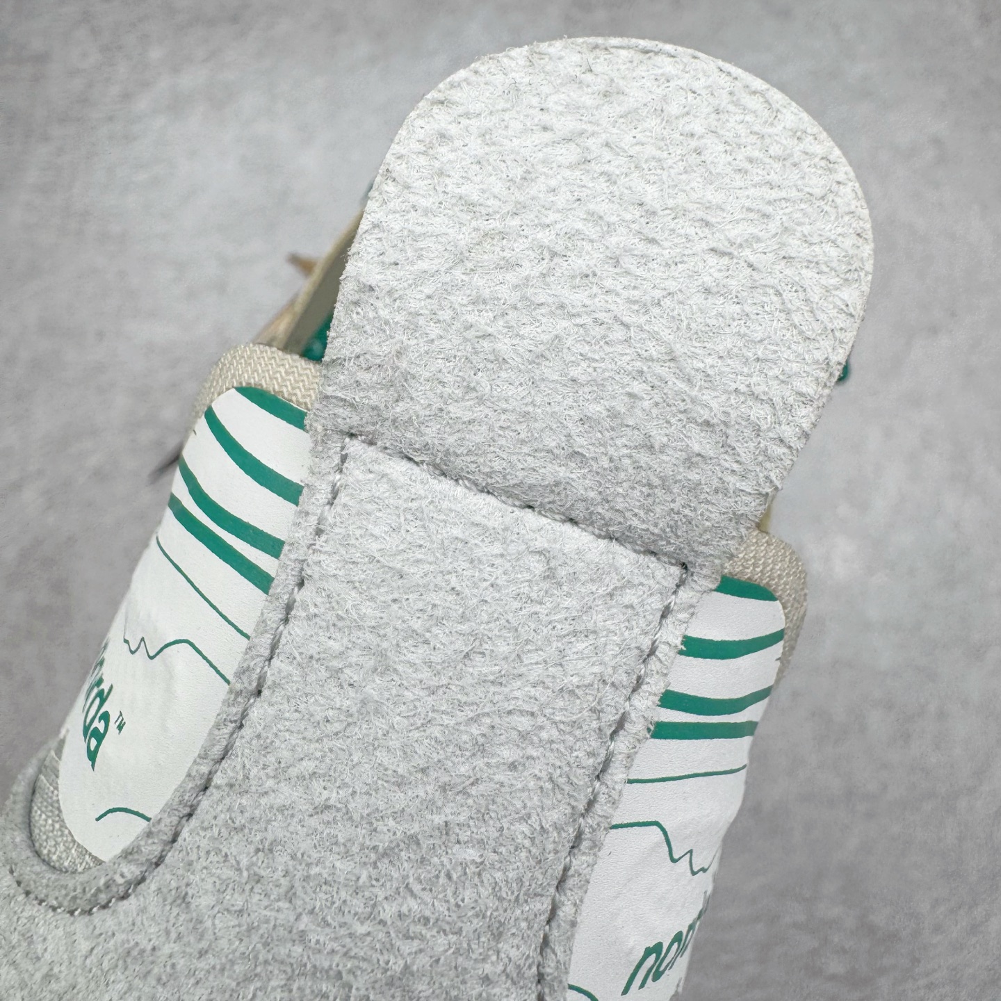 图片[16]-＃纯原 NORDA 001 G+ 轻便户外运动舒适防滑耐磨低帮跑步鞋 Norda是一个来自加拿大的品牌，由两位越野跑者Nicholas Martire 和Willamina Martire夫妇联合其他两位合作者创立，旨在打造全球最佳的越野跑鞋。在品牌正式成立之前，他们邀请了运动员、艺术家和材料专家，共同讨论如何塑造这个全新的品牌。最终，Norda品牌在2020年正式成立，但他们的第一双鞋子Norda001直到2022年1月才发布。在品牌成立的三年里，Norda总共只推出了两款跑鞋，但在配色和其他品牌的合作上却频频发力。包括Zegna、Ciele和Satisfy等跑步圈里的当红品牌，都进行了联名。Zegna更是在今年年初收购了一部分Norda的股份，并宣称将会在未来投入更多资金支持品牌的发展。尺码：36 36.5 37.5 38 38.5 39 40 40.5 41 42 42.5 43 44 44.5 45 46-选品中心