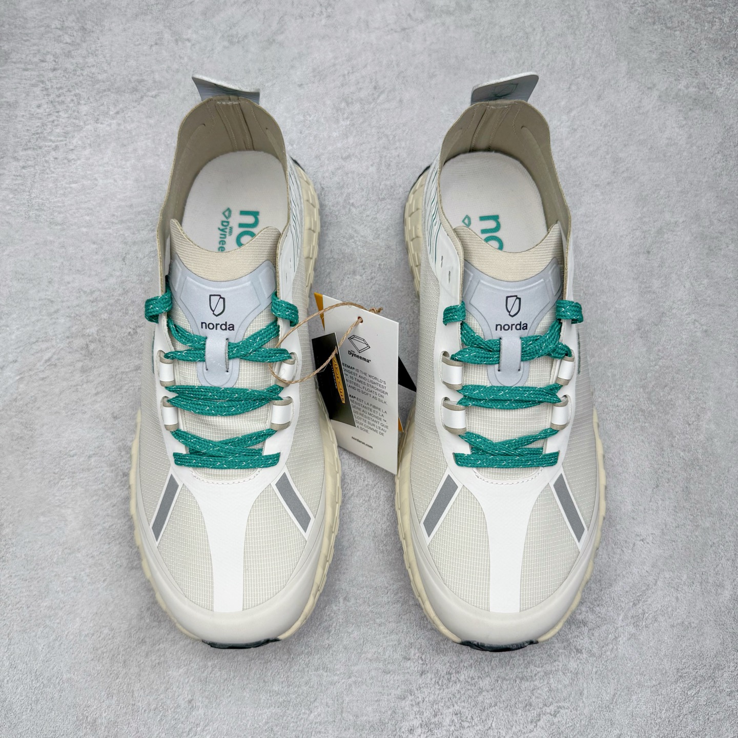 图片[2]-＃纯原 NORDA 001 G+ 轻便户外运动舒适防滑耐磨低帮跑步鞋 Norda是一个来自加拿大的品牌，由两位越野跑者Nicholas Martire 和Willamina Martire夫妇联合其他两位合作者创立，旨在打造全球最佳的越野跑鞋。在品牌正式成立之前，他们邀请了运动员、艺术家和材料专家，共同讨论如何塑造这个全新的品牌。最终，Norda品牌在2020年正式成立，但他们的第一双鞋子Norda001直到2022年1月才发布。在品牌成立的三年里，Norda总共只推出了两款跑鞋，但在配色和其他品牌的合作上却频频发力。包括Zegna、Ciele和Satisfy等跑步圈里的当红品牌，都进行了联名。Zegna更是在今年年初收购了一部分Norda的股份，并宣称将会在未来投入更多资金支持品牌的发展。尺码：36 36.5 37.5 38 38.5 39 40 40.5 41 42 42.5 43 44 44.5 45 46-选品中心