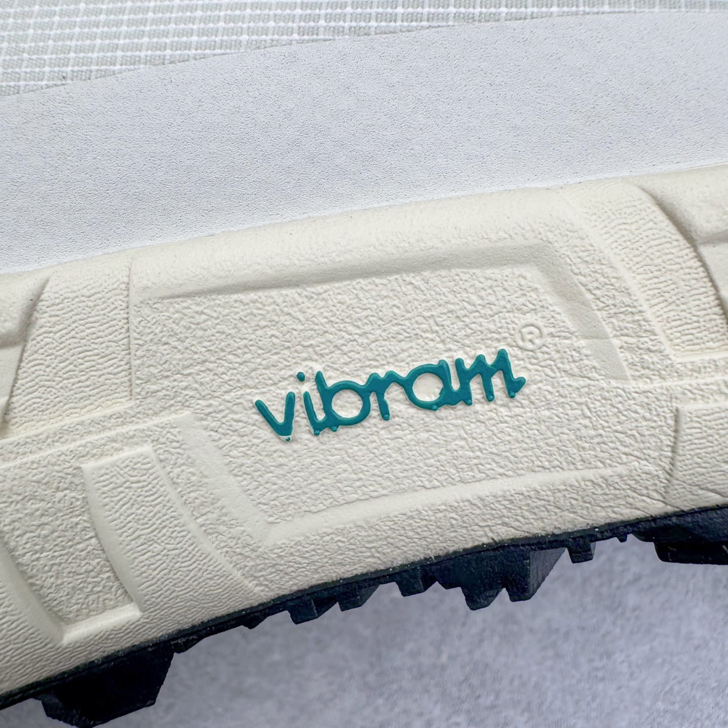 图片[18]-＃纯原 NORDA 001 G+ 轻便户外运动舒适防滑耐磨低帮跑步鞋 Norda是一个来自加拿大的品牌，由两位越野跑者Nicholas Martire 和Willamina Martire夫妇联合其他两位合作者创立，旨在打造全球最佳的越野跑鞋。在品牌正式成立之前，他们邀请了运动员、艺术家和材料专家，共同讨论如何塑造这个全新的品牌。最终，Norda品牌在2020年正式成立，但他们的第一双鞋子Norda001直到2022年1月才发布。在品牌成立的三年里，Norda总共只推出了两款跑鞋，但在配色和其他品牌的合作上却频频发力。包括Zegna、Ciele和Satisfy等跑步圈里的当红品牌，都进行了联名。Zegna更是在今年年初收购了一部分Norda的股份，并宣称将会在未来投入更多资金支持品牌的发展。尺码：36 36.5 37.5 38 38.5 39 40 40.5 41 42 42.5 43 44 44.5 45 46-选品中心