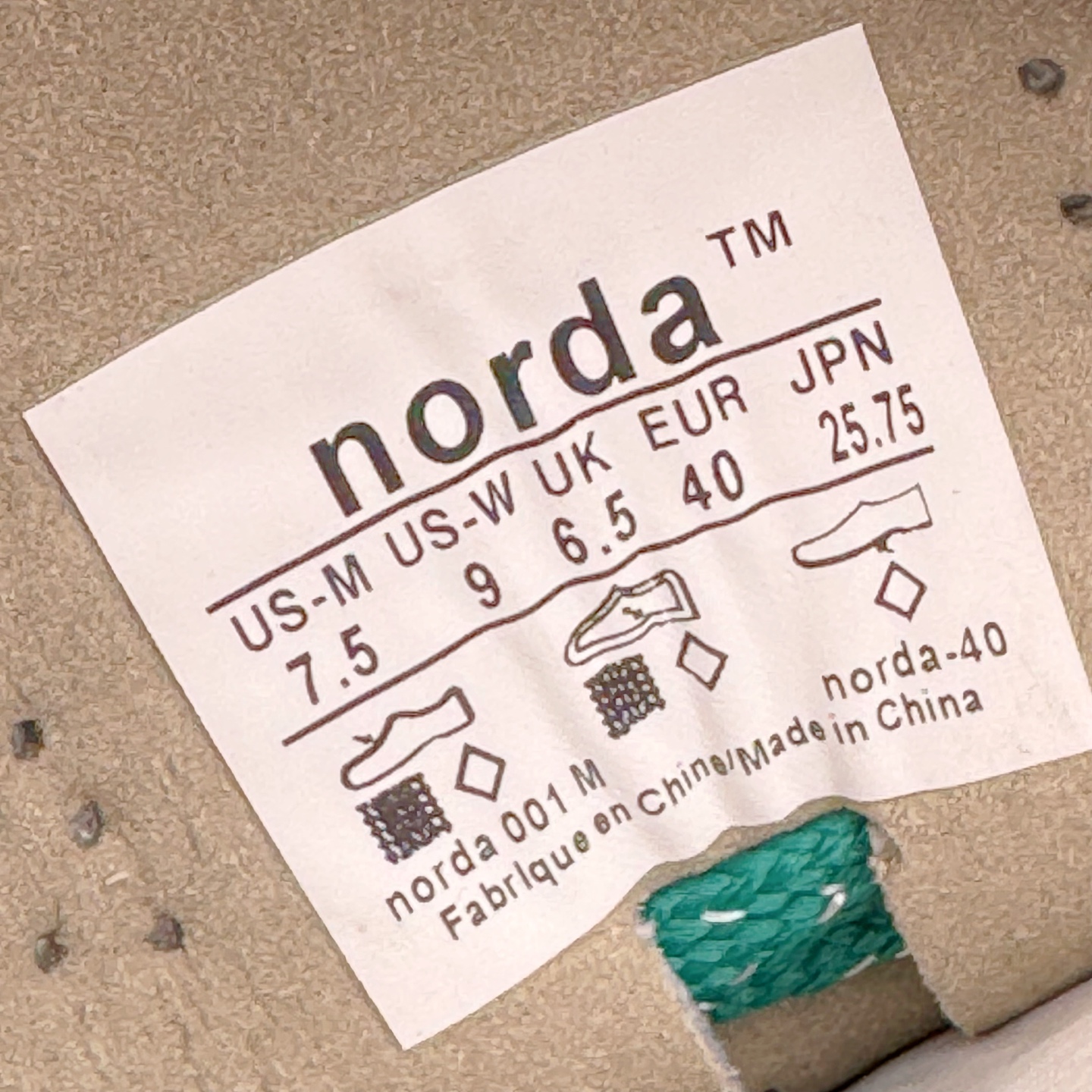 图片[14]-＃纯原 NORDA 001 G+ 轻便户外运动舒适防滑耐磨低帮跑步鞋 Norda是一个来自加拿大的品牌，由两位越野跑者Nicholas Martire 和Willamina Martire夫妇联合其他两位合作者创立，旨在打造全球最佳的越野跑鞋。在品牌正式成立之前，他们邀请了运动员、艺术家和材料专家，共同讨论如何塑造这个全新的品牌。最终，Norda品牌在2020年正式成立，但他们的第一双鞋子Norda001直到2022年1月才发布。在品牌成立的三年里，Norda总共只推出了两款跑鞋，但在配色和其他品牌的合作上却频频发力。包括Zegna、Ciele和Satisfy等跑步圈里的当红品牌，都进行了联名。Zegna更是在今年年初收购了一部分Norda的股份，并宣称将会在未来投入更多资金支持品牌的发展。尺码：36 36.5 37.5 38 38.5 39 40 40.5 41 42 42.5 43 44 44.5 45 46-选品中心