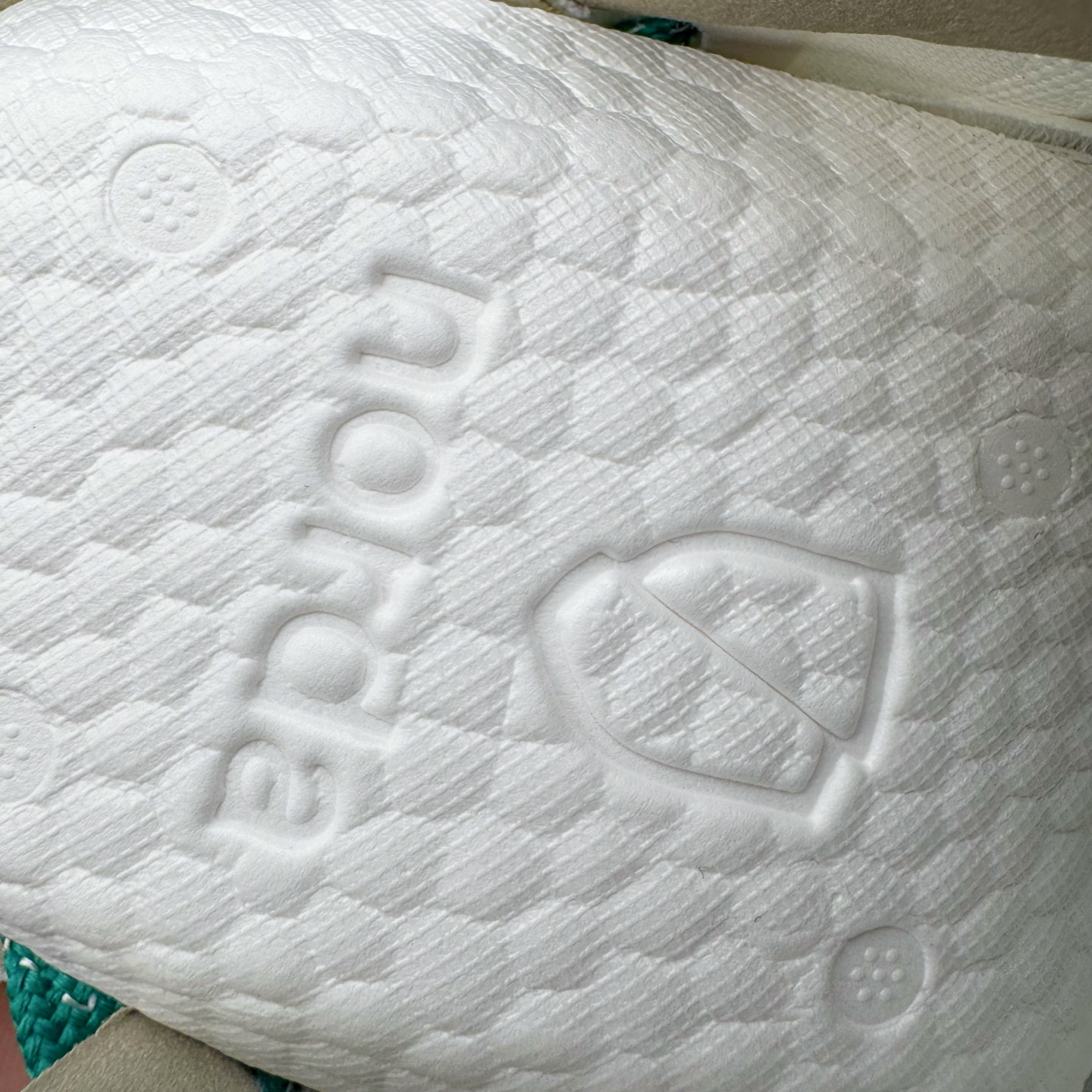 图片[11]-＃纯原 NORDA 001 G+ 轻便户外运动舒适防滑耐磨低帮跑步鞋 Norda是一个来自加拿大的品牌，由两位越野跑者Nicholas Martire 和Willamina Martire夫妇联合其他两位合作者创立，旨在打造全球最佳的越野跑鞋。在品牌正式成立之前，他们邀请了运动员、艺术家和材料专家，共同讨论如何塑造这个全新的品牌。最终，Norda品牌在2020年正式成立，但他们的第一双鞋子Norda001直到2022年1月才发布。在品牌成立的三年里，Norda总共只推出了两款跑鞋，但在配色和其他品牌的合作上却频频发力。包括Zegna、Ciele和Satisfy等跑步圈里的当红品牌，都进行了联名。Zegna更是在今年年初收购了一部分Norda的股份，并宣称将会在未来投入更多资金支持品牌的发展。尺码：36 36.5 37.5 38 38.5 39 40 40.5 41 42 42.5 43 44 44.5 45 46-选品中心