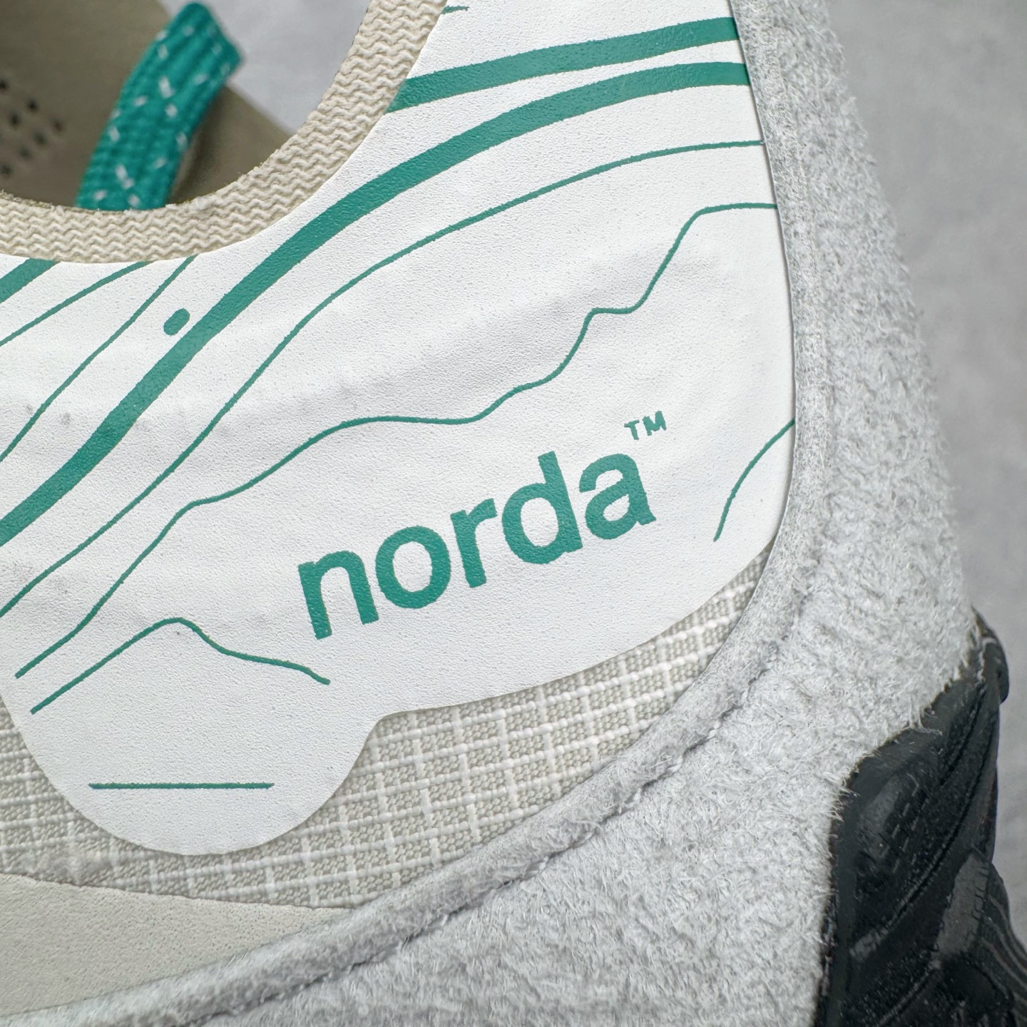 图片[15]-＃纯原 NORDA 001 G+ 轻便户外运动舒适防滑耐磨低帮跑步鞋 Norda是一个来自加拿大的品牌，由两位越野跑者Nicholas Martire 和Willamina Martire夫妇联合其他两位合作者创立，旨在打造全球最佳的越野跑鞋。在品牌正式成立之前，他们邀请了运动员、艺术家和材料专家，共同讨论如何塑造这个全新的品牌。最终，Norda品牌在2020年正式成立，但他们的第一双鞋子Norda001直到2022年1月才发布。在品牌成立的三年里，Norda总共只推出了两款跑鞋，但在配色和其他品牌的合作上却频频发力。包括Zegna、Ciele和Satisfy等跑步圈里的当红品牌，都进行了联名。Zegna更是在今年年初收购了一部分Norda的股份，并宣称将会在未来投入更多资金支持品牌的发展。尺码：36 36.5 37.5 38 38.5 39 40 40.5 41 42 42.5 43 44 44.5 45 46-选品中心