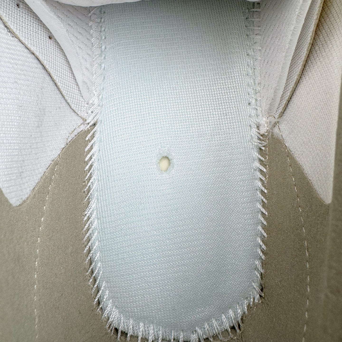 图片[12]-＃纯原 NORDA 001 G+ 轻便户外运动舒适防滑耐磨低帮跑步鞋 Norda是一个来自加拿大的品牌，由两位越野跑者Nicholas Martire 和Willamina Martire夫妇联合其他两位合作者创立，旨在打造全球最佳的越野跑鞋。在品牌正式成立之前，他们邀请了运动员、艺术家和材料专家，共同讨论如何塑造这个全新的品牌。最终，Norda品牌在2020年正式成立，但他们的第一双鞋子Norda001直到2022年1月才发布。在品牌成立的三年里，Norda总共只推出了两款跑鞋，但在配色和其他品牌的合作上却频频发力。包括Zegna、Ciele和Satisfy等跑步圈里的当红品牌，都进行了联名。Zegna更是在今年年初收购了一部分Norda的股份，并宣称将会在未来投入更多资金支持品牌的发展。尺码：36 36.5 37.5 38 38.5 39 40 40.5 41 42 42.5 43 44 44.5 45 46-选品中心