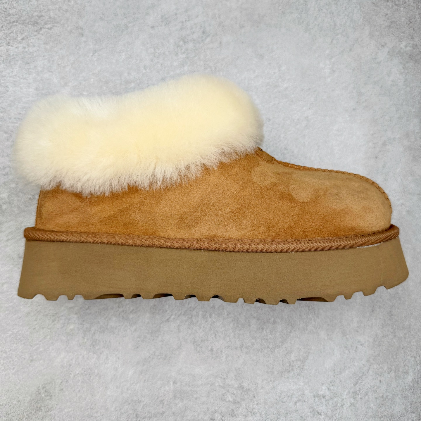 ＃GX UGG 4810H 塔次特厚底秋冬羊皮毛一体雪地靴 全鞋采用ZP同厂 隆丰A级澳洲进口羊皮毛一体 品牌代工厂生产线 完全遵循ZP工艺流程 代工厂原厂版师 秉承无原鞋不开发选择 注重每一处细节 市面最正版型 TREADLITE\\\”轻翼\\\”科技外底 轻便/耐用/柔韧/桩型【售后郑重承诺】一个月内若出现重大脱胶/断底等质量问题 直接为您换新！尺码：35 36 37 38 39 40-选品中心