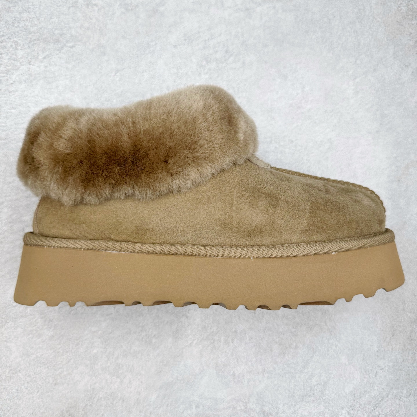 #GX UGG 4810H 塔次特厚底秋冬羊皮毛一体雪地靴 全鞋采用ZP同厂 隆丰A级澳洲进口羊皮毛一体 品牌代工厂生产线 完全遵循ZP工艺流程 代工厂原厂版师 秉承无原鞋不开发选择 注重每一处细节 市面最正版型 TREADLITE\\\”轻翼\\\”科技外底 轻便/耐用/柔韧/桩型【售后郑重承诺】一个月内若出现重大脱胶/断底等质量问题 直接为您换新!尺码:35 36 37 38 39 40-选品中心