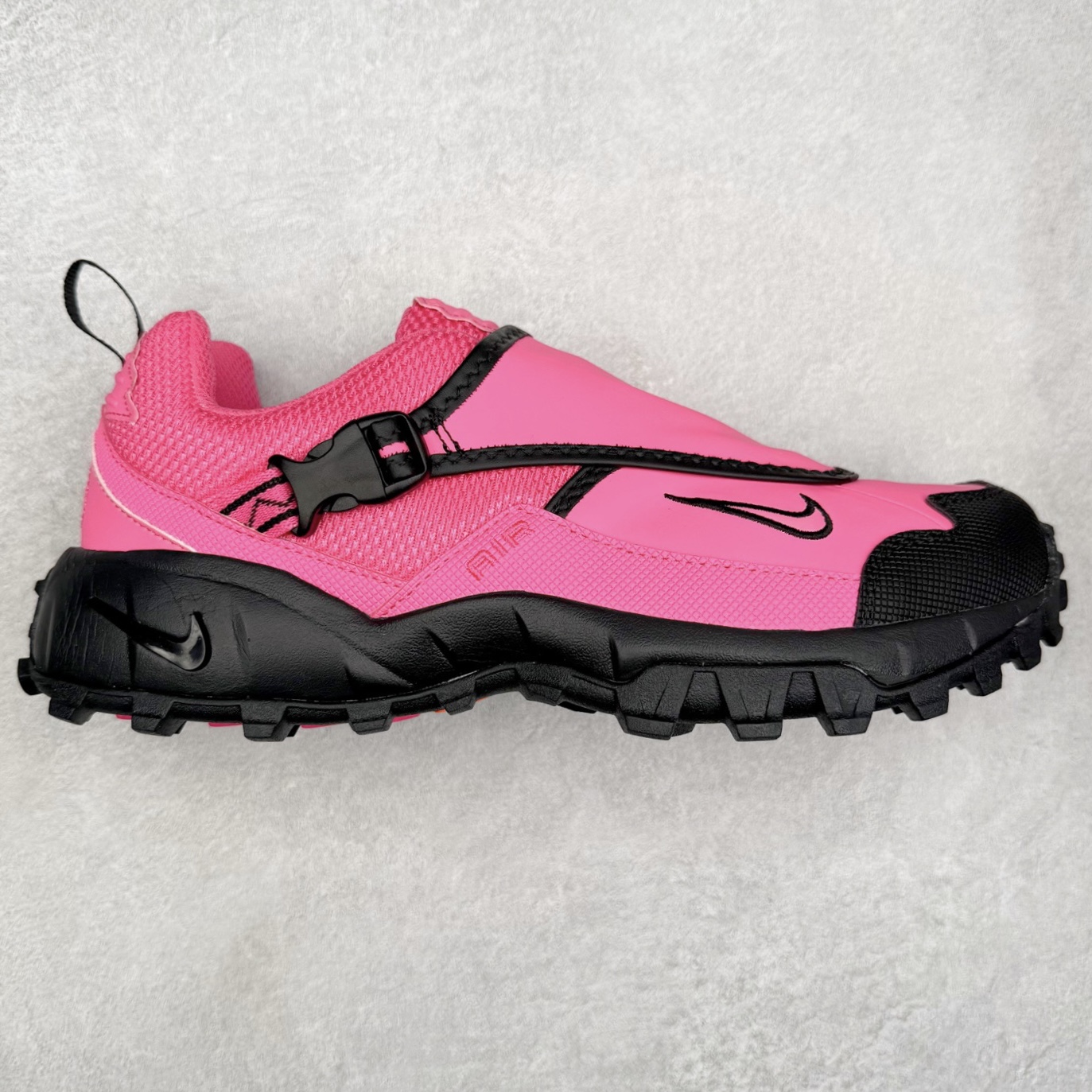 NK ACG Air Phassad 时尚舒适防滑透气低帮户外功能鞋 男女同款 全新来袭 该款沿袭前代高帮版型的设计传统 轻盈鞋面结合灵巧的脚踝包裹设计 为双足打造出一体化的舒适脚感 助力轻松畅行 中底融入柔软的React泡棉与Vaporfiy 科技 让你在岩石小径徒步时也像行走在都市般轻松舒适 粘性橡胶大底铸就了攀岩级别的出众抓地力 助你从容面对各种环境挑战 尺码：36 36.5 37.5 38 38.5 39 40 40.5 41 42 42.5 43 44 44.5 45 46-选品中心