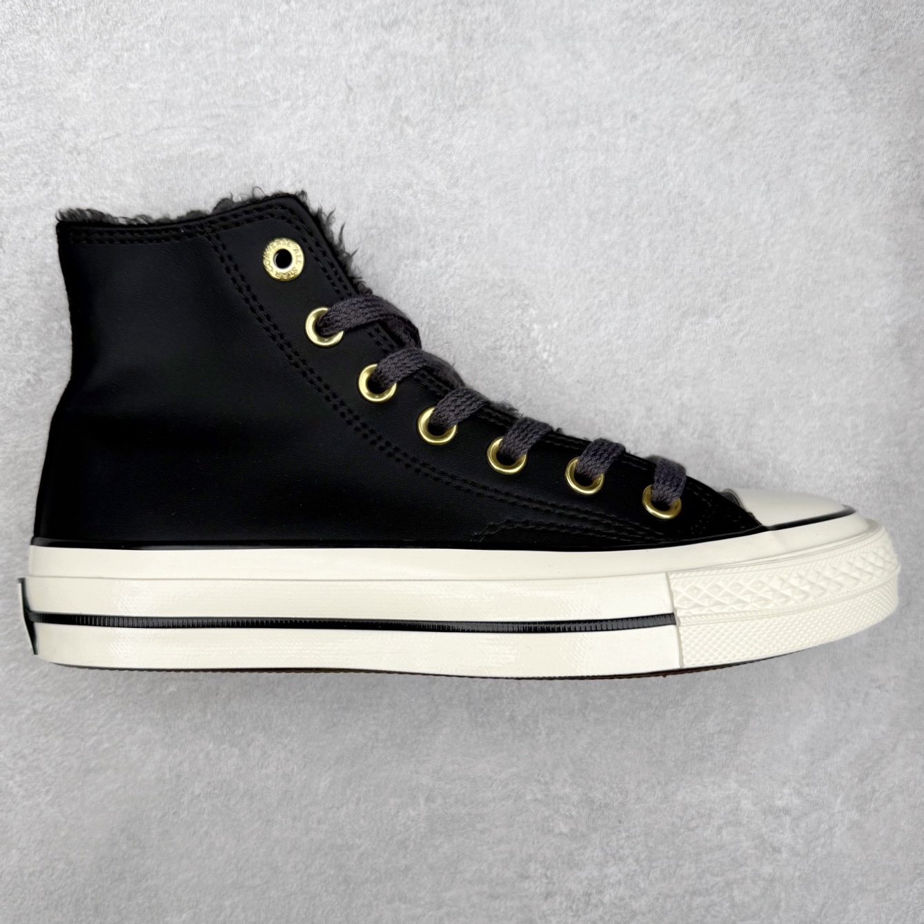 冬季新款 金扣皮加毛出货 Converse Chuck 1970s 加毛款 鞋面采用防水皮革面搭配金色鞋眼扣和毛绒内衬 双倍温暖加持 寒冷瞬时\\\”解冻″ 经典70s外观点缀精致复古金标 颜色:A12443C 米黄 货号:A12444C 黑色 尺码:35 36 36.5 37 37.5 38 39 39.5 40 41 41.5 42 42.5 43 44-选品中心