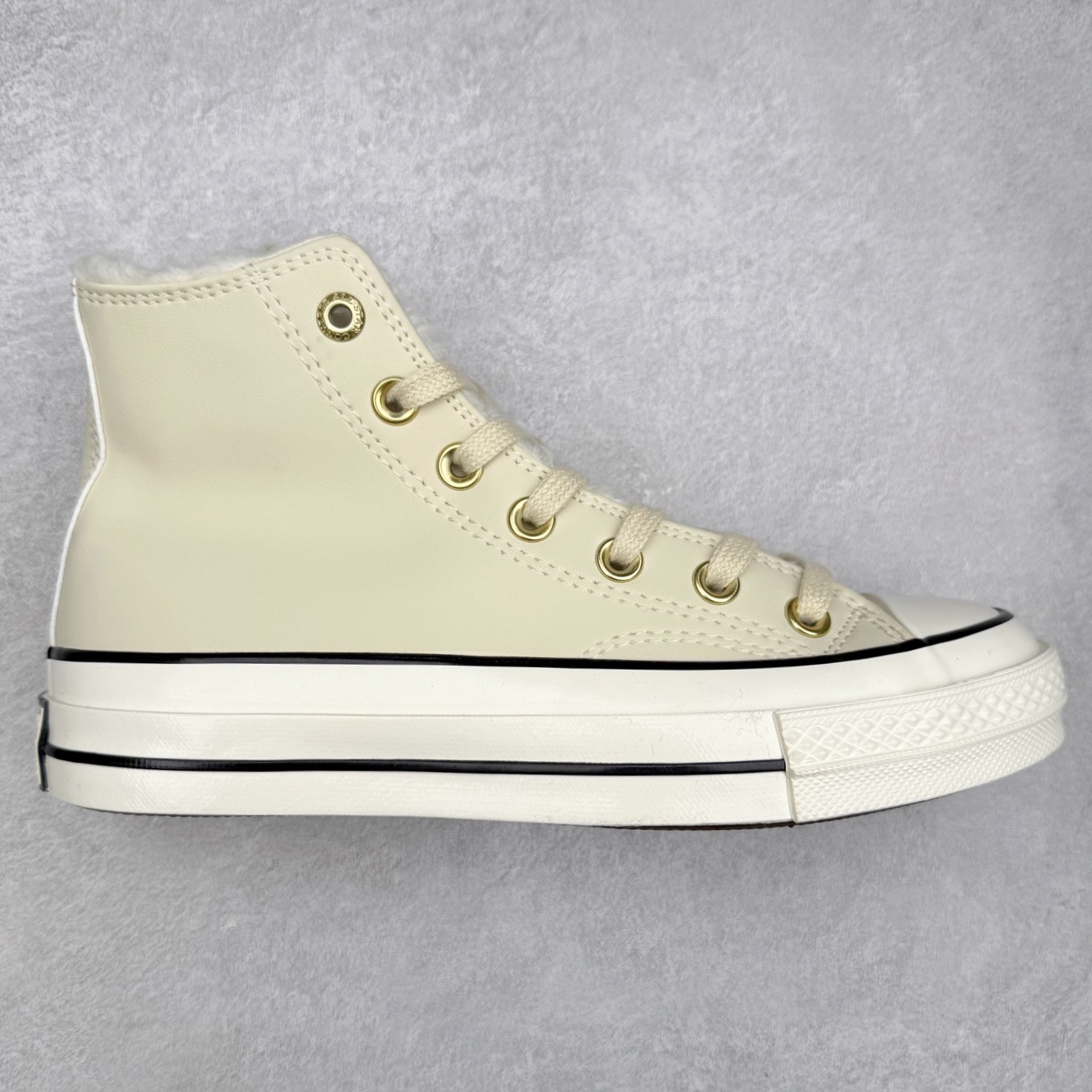 冬季新款 金扣皮加毛出货 Converse Chuck 1970s 加毛款 鞋面采用防水皮革面搭配金色鞋眼扣和毛绒内衬 双倍温暖加持 寒冷瞬时\\\”解冻″ 经典70s外观点缀精致复古金标 颜色:A12443C 米黄 货号:A12444C 黑色 尺码:35 36 36.5 37 37.5 38 39 39.5 40 41 41.5 42 42.5 43 44-选品中心