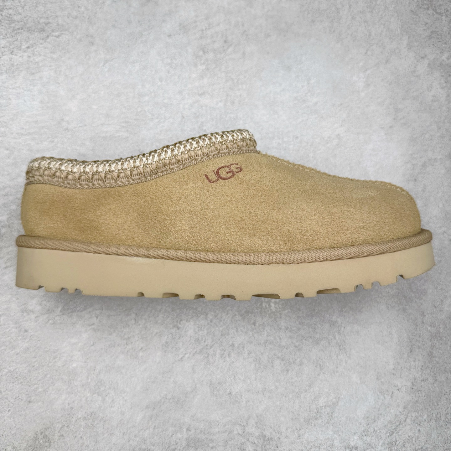 ＃GX UGG 2553 民族风半拖秋冬羊皮毛一体雪地靴 全鞋采用ZP同厂 隆丰A级澳洲进口羊皮毛一体 品牌代工厂生产线 完全遵循ZP工艺流程 代工厂原厂版师 秉承无原鞋不开发选择 注重每一处细节 市面最正版型 TREADLITE\\\