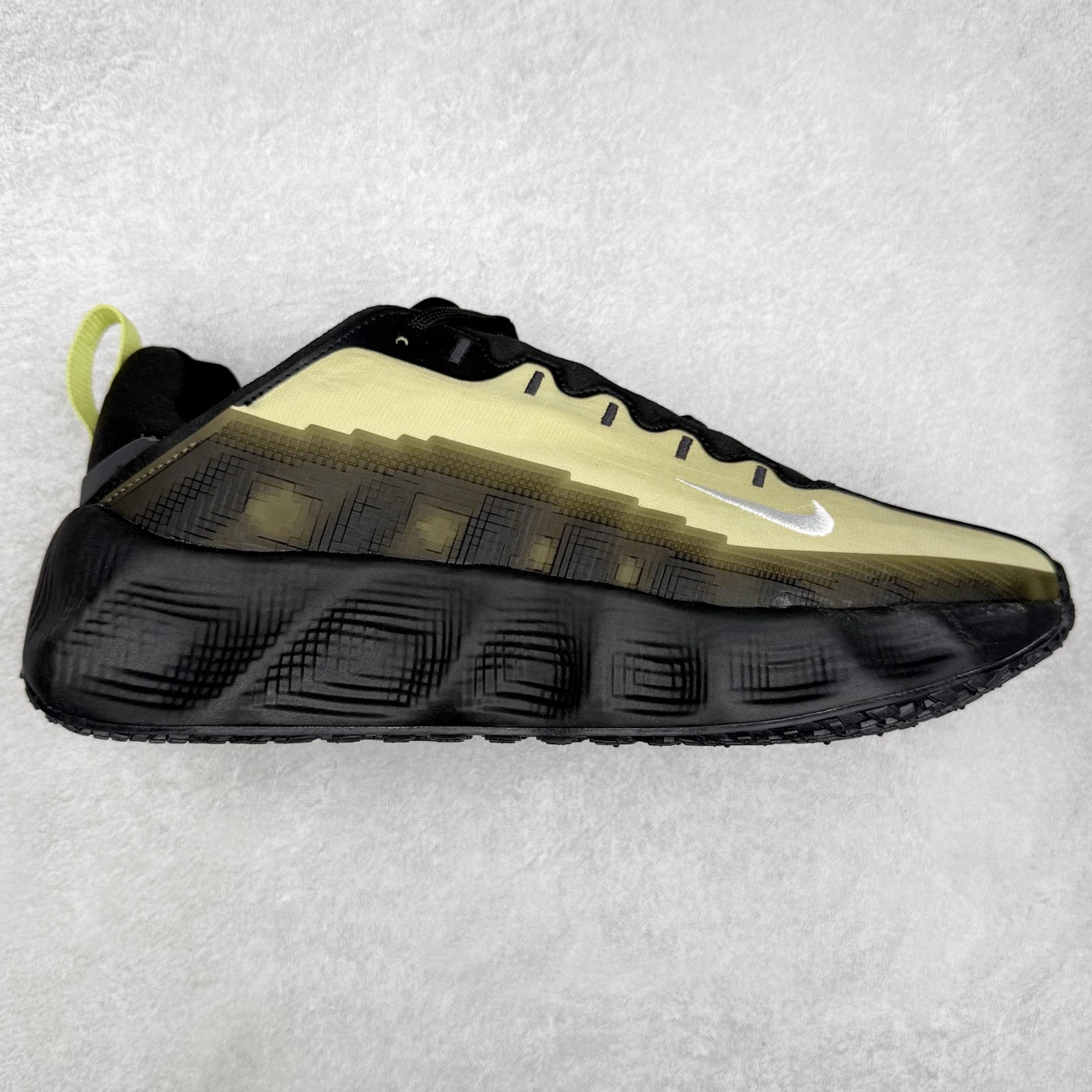 HYEIN SEO x NK Ava Rover 百搭舒适耐磨低帮跑步鞋 男女同款 流线型轮廓，通过轻薄物料鞋面结合 TPU 网格状支撑示人，增厚的中底材质选用 ReactX 加持，华夫外底收尾。鞋垫与后跟鞋提，克制点缀 Hyein Seo 字样。鞋垫与鞋提则采用菱形格纹的变化元素呈现。实拍调校N版已经零色差零失真 百分百还原实物色彩所见即所得 不存在货不对板色差等低级问题 选购参考实物拍摄 不混卖不参货 只用心做好货严格选品 承诺混一赔十 尺码：36 36.5 37.5 38 38.5 39 40 40.5 41 42 42.5 43 44 44.5 45-选品中心