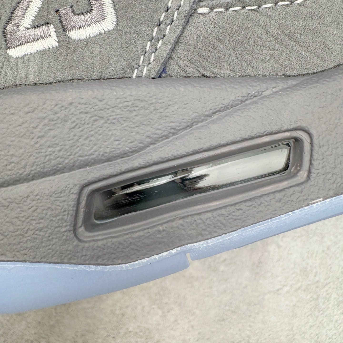 图片[19]-＃PK纯原 Air Jordan AJ5 OG 狼灰 DD0587-002 SZ原厂全套原楦原纸板磨具开发 原厂皮料加持 原厂港宝加持定型后跟R度完美 同源原厂电绣 飞人针数密度立体效果一致 原厂拉帮手法 原厂配置纸衬高频鞋盒 原厂指令配双鞋带 原厂TPU网格鞋带扣 超高鞋面清洁度 最高QC检验标准 控制溢胶瑕疵 到手可放心比对发售原鞋 上脚百分百充正驾驭 尺码：40 40.5 41 42 42.5 43 44 44.5 45 46 47.5-选品中心