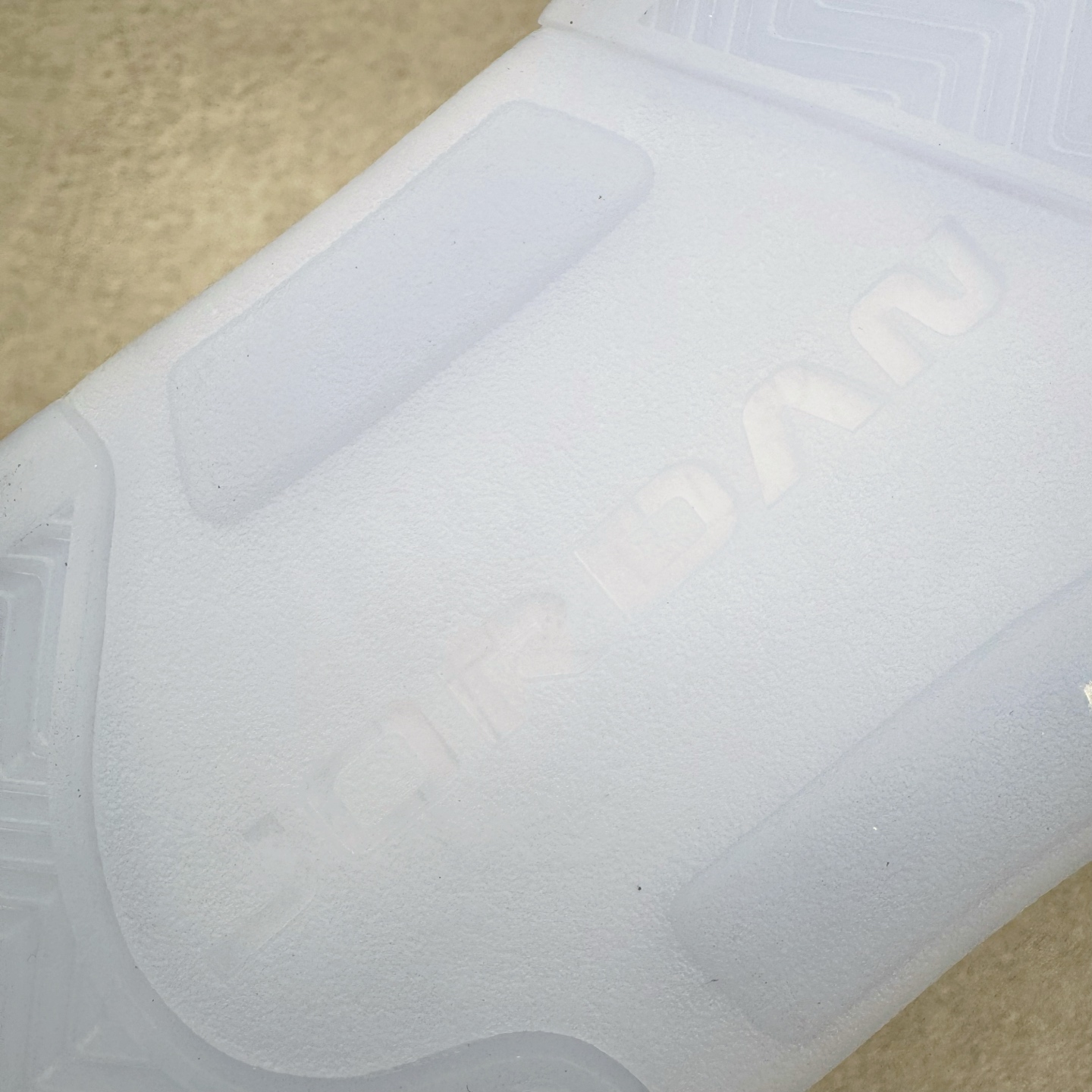 图片[20]-＃PK纯原 Air Jordan AJ5 OG 狼灰 DD0587-002 SZ原厂全套原楦原纸板磨具开发 原厂皮料加持 原厂港宝加持定型后跟R度完美 同源原厂电绣 飞人针数密度立体效果一致 原厂拉帮手法 原厂配置纸衬高频鞋盒 原厂指令配双鞋带 原厂TPU网格鞋带扣 超高鞋面清洁度 最高QC检验标准 控制溢胶瑕疵 到手可放心比对发售原鞋 上脚百分百充正驾驭 尺码：40 40.5 41 42 42.5 43 44 44.5 45 46 47.5-选品中心