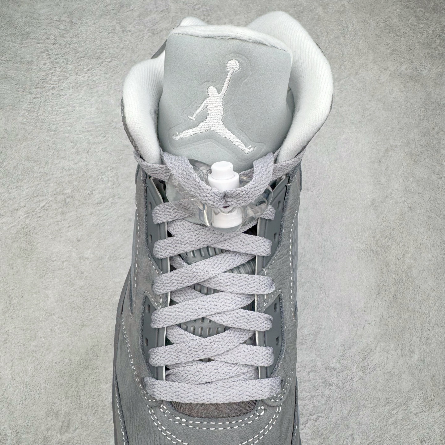 图片[5]-＃PK纯原 Air Jordan AJ5 OG 狼灰 DD0587-002 SZ原厂全套原楦原纸板磨具开发 原厂皮料加持 原厂港宝加持定型后跟R度完美 同源原厂电绣 飞人针数密度立体效果一致 原厂拉帮手法 原厂配置纸衬高频鞋盒 原厂指令配双鞋带 原厂TPU网格鞋带扣 超高鞋面清洁度 最高QC检验标准 控制溢胶瑕疵 到手可放心比对发售原鞋 上脚百分百充正驾驭 尺码：40 40.5 41 42 42.5 43 44 44.5 45 46 47.5-选品中心