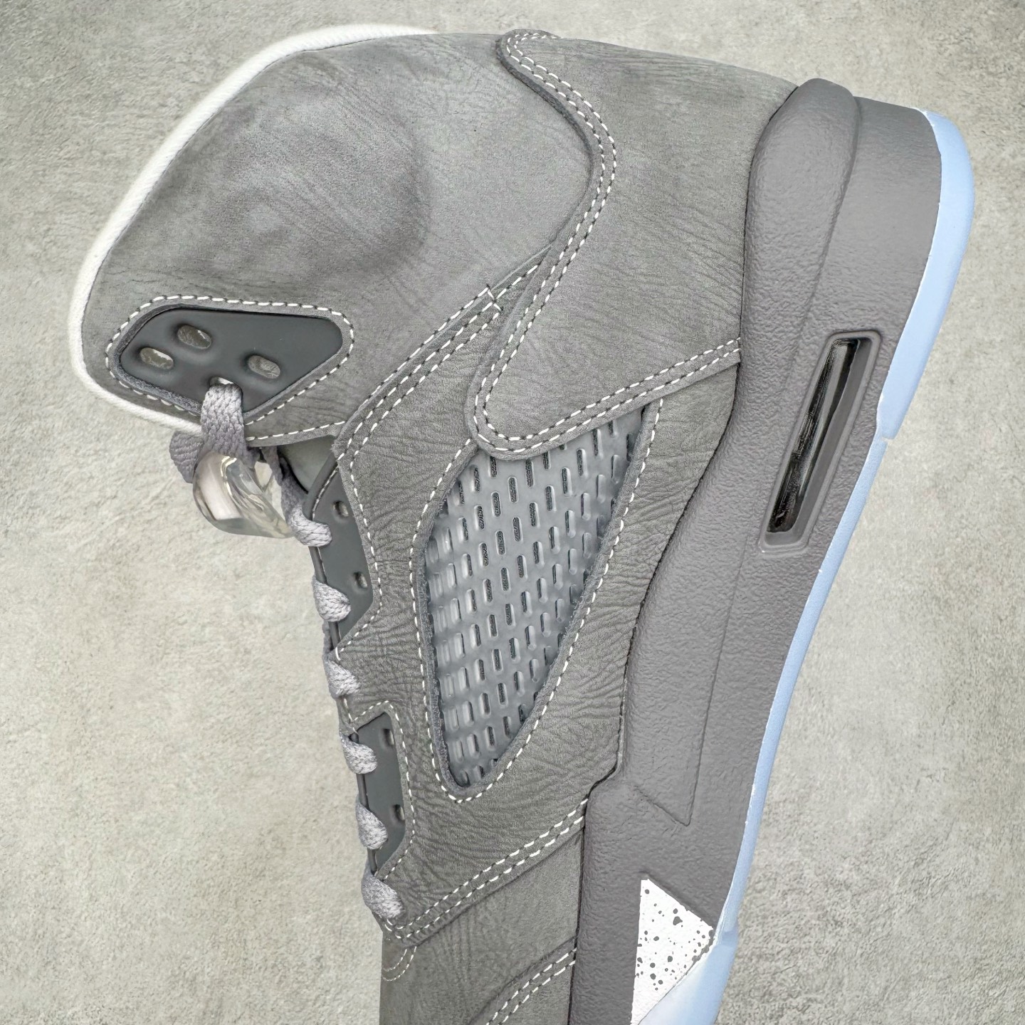 图片[7]-＃PK纯原 Air Jordan AJ5 OG 狼灰 DD0587-002 SZ原厂全套原楦原纸板磨具开发 原厂皮料加持 原厂港宝加持定型后跟R度完美 同源原厂电绣 飞人针数密度立体效果一致 原厂拉帮手法 原厂配置纸衬高频鞋盒 原厂指令配双鞋带 原厂TPU网格鞋带扣 超高鞋面清洁度 最高QC检验标准 控制溢胶瑕疵 到手可放心比对发售原鞋 上脚百分百充正驾驭 尺码：40 40.5 41 42 42.5 43 44 44.5 45 46 47.5-选品中心