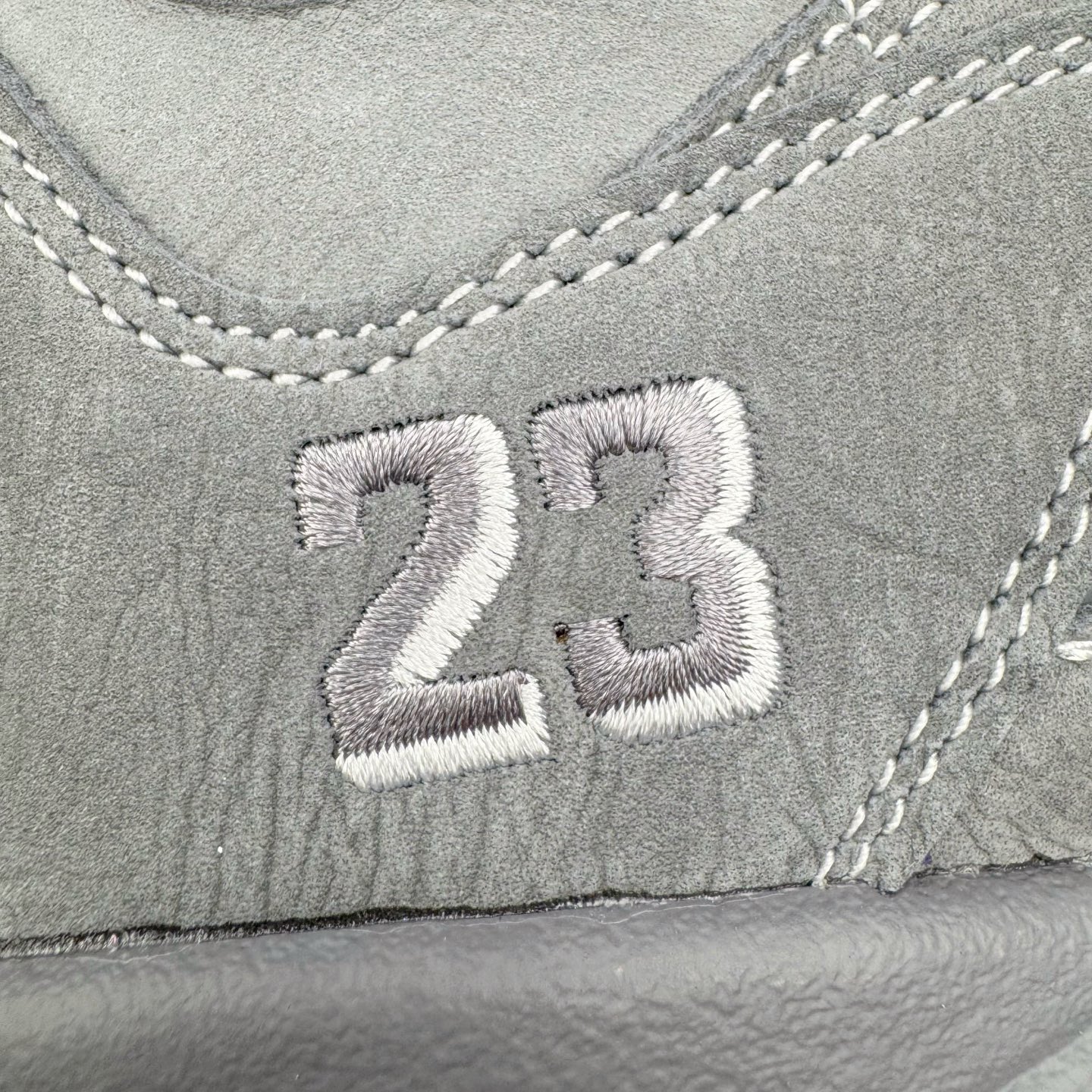 图片[18]-＃PK纯原 Air Jordan AJ5 OG 狼灰 DD0587-002 SZ原厂全套原楦原纸板磨具开发 原厂皮料加持 原厂港宝加持定型后跟R度完美 同源原厂电绣 飞人针数密度立体效果一致 原厂拉帮手法 原厂配置纸衬高频鞋盒 原厂指令配双鞋带 原厂TPU网格鞋带扣 超高鞋面清洁度 最高QC检验标准 控制溢胶瑕疵 到手可放心比对发售原鞋 上脚百分百充正驾驭 尺码：40 40.5 41 42 42.5 43 44 44.5 45 46 47.5-选品中心