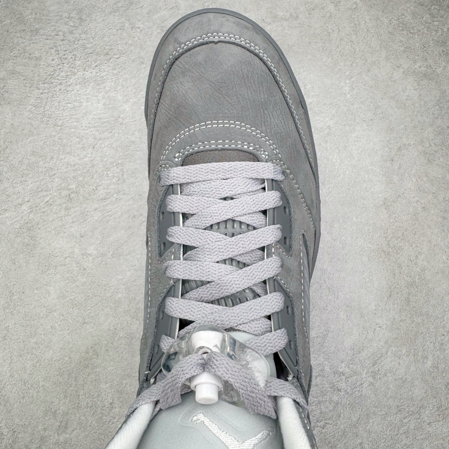 图片[4]-＃PK纯原 Air Jordan AJ5 OG 狼灰 DD0587-002 SZ原厂全套原楦原纸板磨具开发 原厂皮料加持 原厂港宝加持定型后跟R度完美 同源原厂电绣 飞人针数密度立体效果一致 原厂拉帮手法 原厂配置纸衬高频鞋盒 原厂指令配双鞋带 原厂TPU网格鞋带扣 超高鞋面清洁度 最高QC检验标准 控制溢胶瑕疵 到手可放心比对发售原鞋 上脚百分百充正驾驭 尺码：40 40.5 41 42 42.5 43 44 44.5 45 46 47.5-选品中心