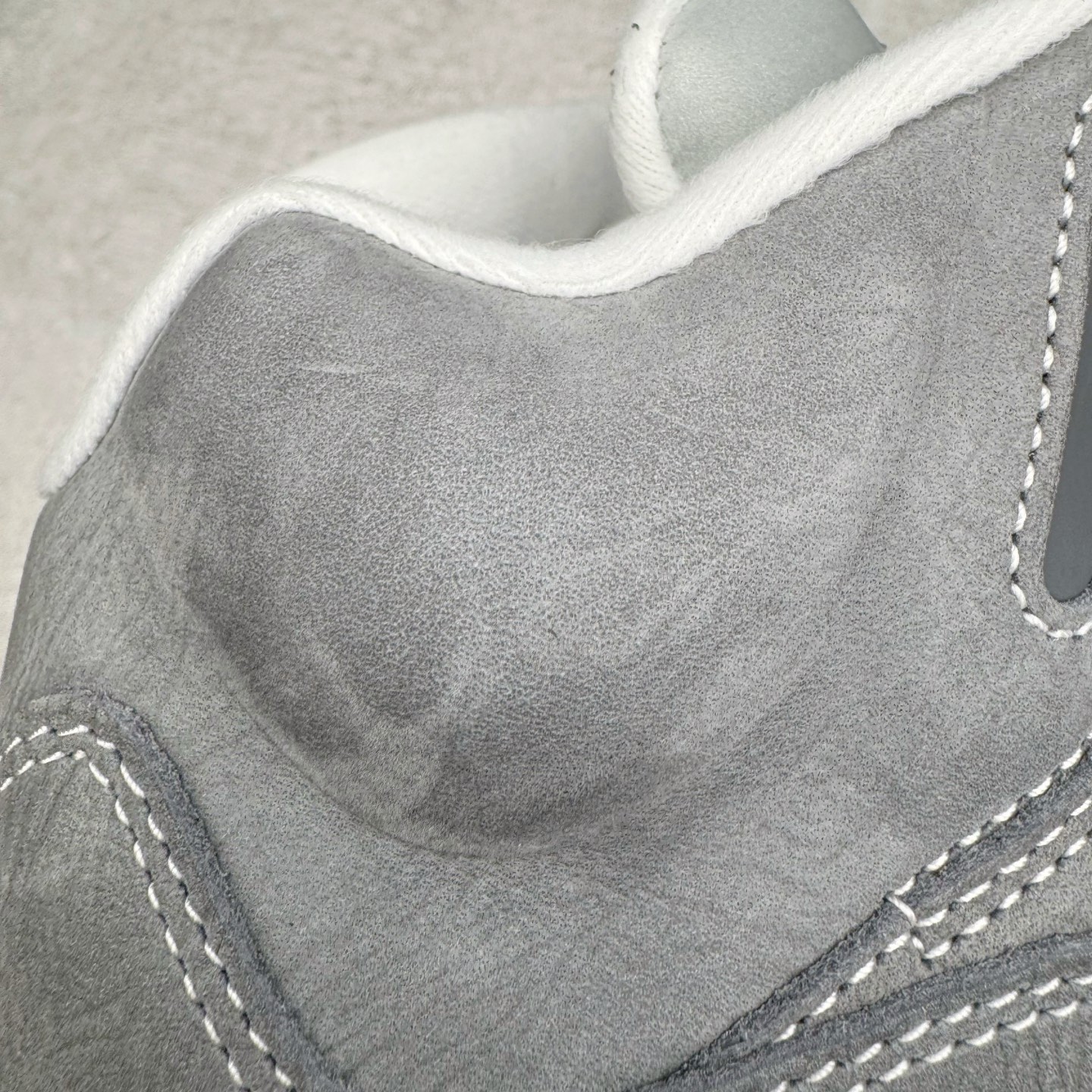 图片[17]-＃PK纯原 Air Jordan AJ5 OG 狼灰 DD0587-002 SZ原厂全套原楦原纸板磨具开发 原厂皮料加持 原厂港宝加持定型后跟R度完美 同源原厂电绣 飞人针数密度立体效果一致 原厂拉帮手法 原厂配置纸衬高频鞋盒 原厂指令配双鞋带 原厂TPU网格鞋带扣 超高鞋面清洁度 最高QC检验标准 控制溢胶瑕疵 到手可放心比对发售原鞋 上脚百分百充正驾驭 尺码：40 40.5 41 42 42.5 43 44 44.5 45 46 47.5-选品中心