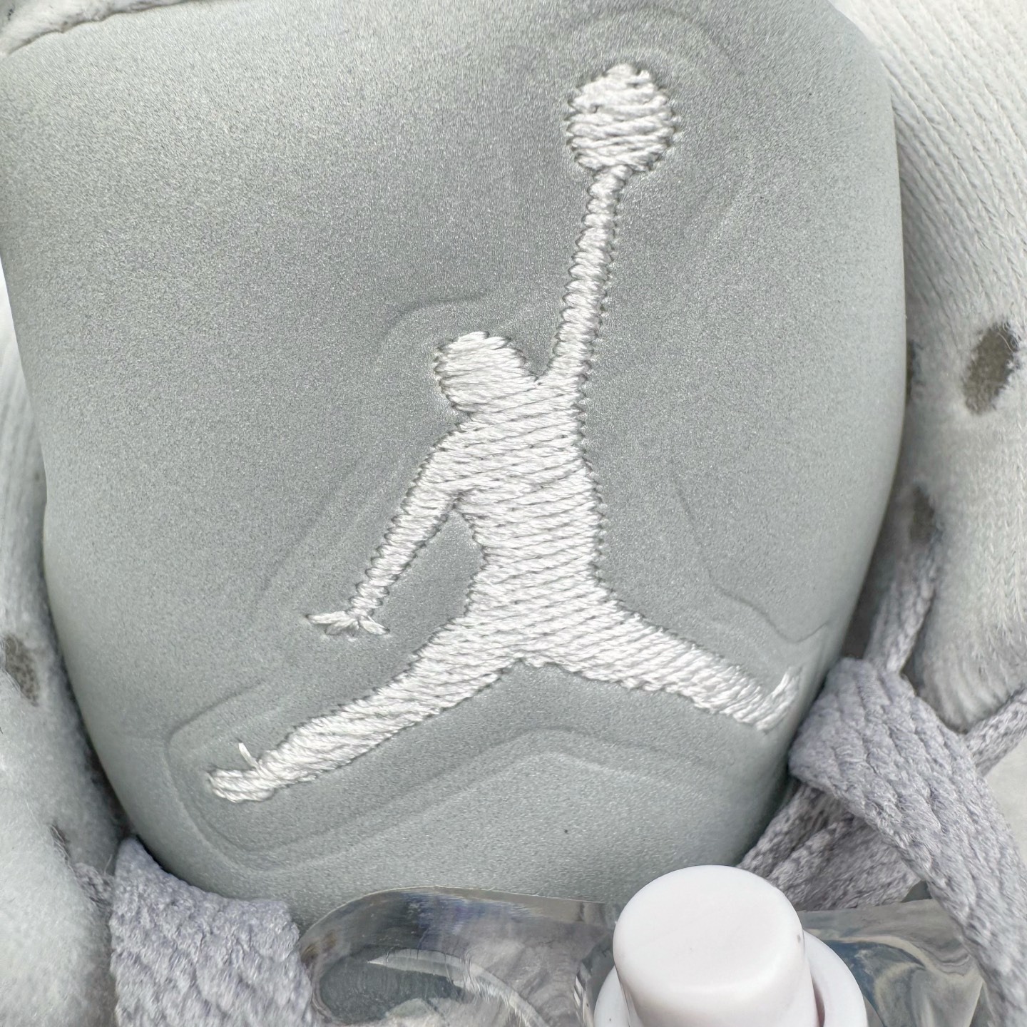 图片[12]-＃PK纯原 Air Jordan AJ5 OG 狼灰 DD0587-002 SZ原厂全套原楦原纸板磨具开发 原厂皮料加持 原厂港宝加持定型后跟R度完美 同源原厂电绣 飞人针数密度立体效果一致 原厂拉帮手法 原厂配置纸衬高频鞋盒 原厂指令配双鞋带 原厂TPU网格鞋带扣 超高鞋面清洁度 最高QC检验标准 控制溢胶瑕疵 到手可放心比对发售原鞋 上脚百分百充正驾驭 尺码：40 40.5 41 42 42.5 43 44 44.5 45 46 47.5-选品中心