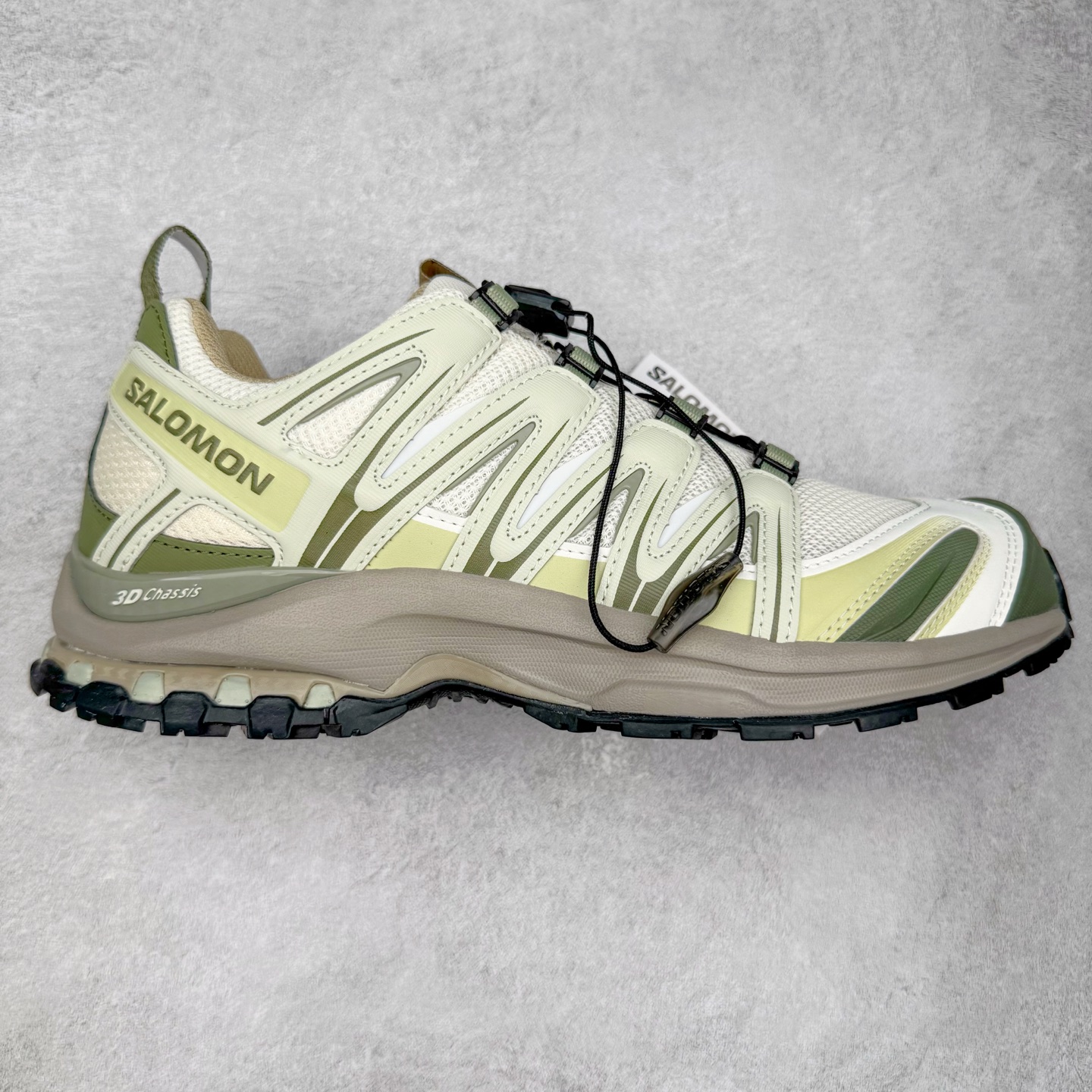 图片[2]-＃HP纯原 SALOMON XA Pro 3D ADV 萨洛蒙潮流越野机能户外功能鞋 虎扑平台特供订单 耗时半年巨作 全套原纸板楦头开发 原厂特供网布配套加持 确保原汁原味 完美呈现版型 原档数据独家私模五层组合大底 男女鞋同步官方开发至46.5 原装Ortholite轻量化鞋垫 中底布带钢印编号 原厂TPU锁扣 进口港宝加持 后跟自然饱满 还原公司包裹性 SENSIFIT 包裹技术，能够根据脚型完美贴合脚部，给予全方位的包裹与支撑。Quicklace 系带系统则彻底简化了系带过程，只需轻轻一拉，就能快速系紧鞋带。Contagrip 科技的加持，确保了卓越的抓地性能，无论是在湿滑的雨天街道，还是在泥泞的山路，都能行走自如，大大降低了滑倒的风险。专为户外运动而生的 3D Chassis 技术，实现出色的防扭转性能与稳定支撑，减少运动损伤。 多层底部结构搭配创新的 3D 稳定底盘，在提供出色减震与支撑的同时，其流线型的外观设计与色彩搭配亦成为了潮流的焦点，让功能性与时尚感完美结合。尺码：36 36.5 37.5 38 38.5 39 40 40.5 41 42 42.5 43 44 44.5 45 46.5-选品中心