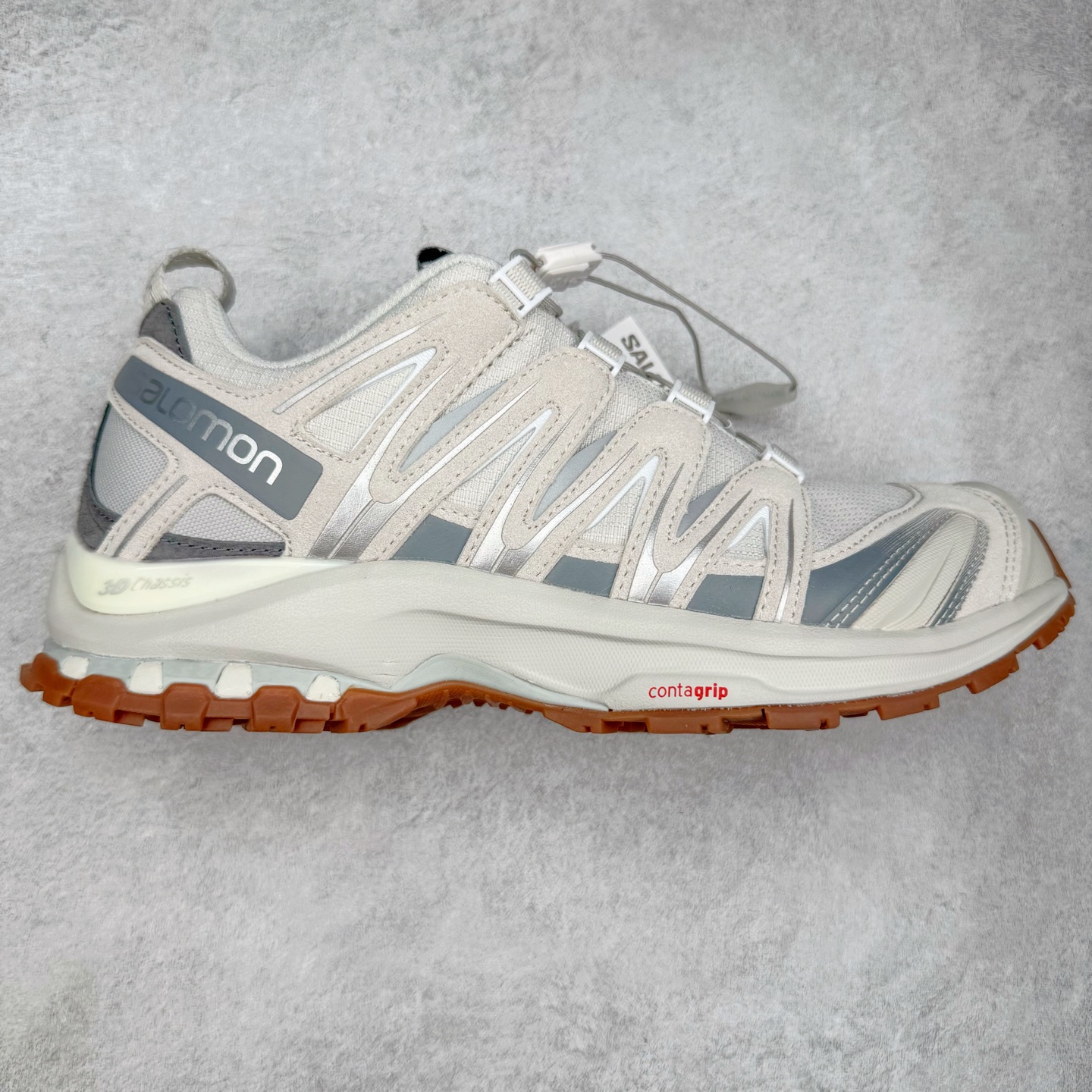 图片[6]-＃HP纯原 SALOMON XA Pro 3D ADV 萨洛蒙潮流越野机能户外功能鞋 虎扑平台特供订单 耗时半年巨作 全套原纸板楦头开发 原厂特供网布配套加持 确保原汁原味 完美呈现版型 原档数据独家私模五层组合大底 男女鞋同步官方开发至46.5 原装Ortholite轻量化鞋垫 中底布带钢印编号 原厂TPU锁扣 进口港宝加持 后跟自然饱满 还原公司包裹性 SENSIFIT 包裹技术，能够根据脚型完美贴合脚部，给予全方位的包裹与支撑。Quicklace 系带系统则彻底简化了系带过程，只需轻轻一拉，就能快速系紧鞋带。Contagrip 科技的加持，确保了卓越的抓地性能，无论是在湿滑的雨天街道，还是在泥泞的山路，都能行走自如，大大降低了滑倒的风险。专为户外运动而生的 3D Chassis 技术，实现出色的防扭转性能与稳定支撑，减少运动损伤。 多层底部结构搭配创新的 3D 稳定底盘，在提供出色减震与支撑的同时，其流线型的外观设计与色彩搭配亦成为了潮流的焦点，让功能性与时尚感完美结合。尺码：36 36.5 37.5 38 38.5 39 40 40.5 41 42 42.5 43 44 44.5 45 46.5-选品中心