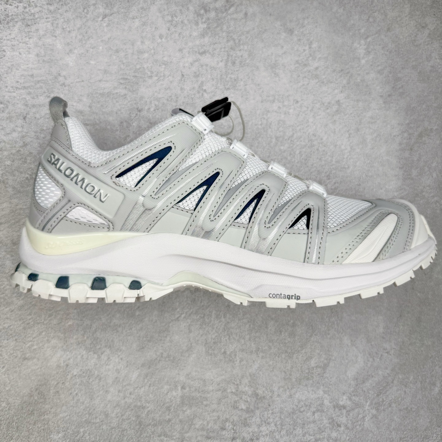 图片[3]-＃HP纯原 SALOMON XA Pro 3D ADV 萨洛蒙潮流越野机能户外功能鞋 虎扑平台特供订单 耗时半年巨作 全套原纸板楦头开发 原厂特供网布配套加持 确保原汁原味 完美呈现版型 原档数据独家私模五层组合大底 男女鞋同步官方开发至46.5 原装Ortholite轻量化鞋垫 中底布带钢印编号 原厂TPU锁扣 进口港宝加持 后跟自然饱满 还原公司包裹性 SENSIFIT 包裹技术，能够根据脚型完美贴合脚部，给予全方位的包裹与支撑。Quicklace 系带系统则彻底简化了系带过程，只需轻轻一拉，就能快速系紧鞋带。Contagrip 科技的加持，确保了卓越的抓地性能，无论是在湿滑的雨天街道，还是在泥泞的山路，都能行走自如，大大降低了滑倒的风险。专为户外运动而生的 3D Chassis 技术，实现出色的防扭转性能与稳定支撑，减少运动损伤。 多层底部结构搭配创新的 3D 稳定底盘，在提供出色减震与支撑的同时，其流线型的外观设计与色彩搭配亦成为了潮流的焦点，让功能性与时尚感完美结合。尺码：36 36.5 37.5 38 38.5 39 40 40.5 41 42 42.5 43 44 44.5 45 46.5-选品中心