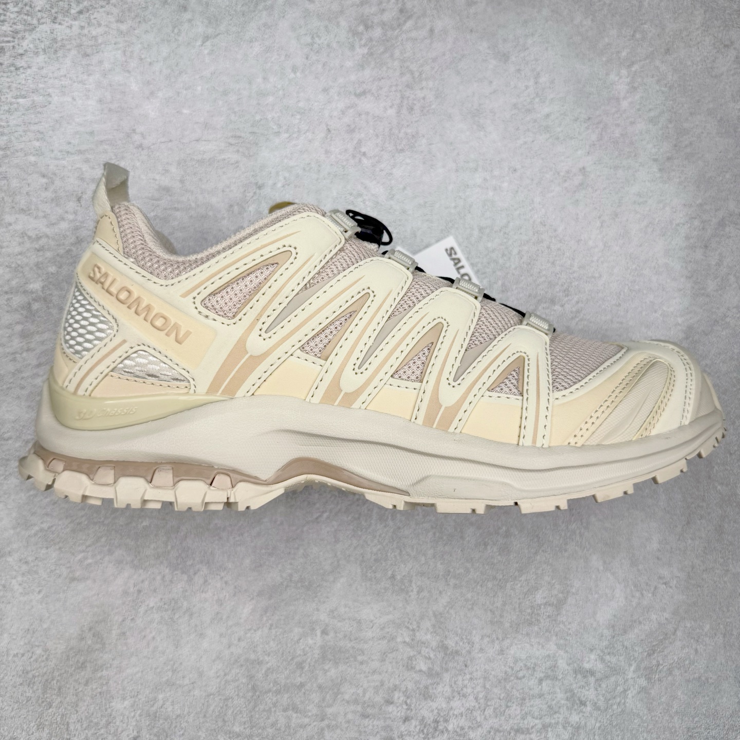 图片[4]-＃HP纯原 SALOMON XA Pro 3D ADV 萨洛蒙潮流越野机能户外功能鞋 虎扑平台特供订单 耗时半年巨作 全套原纸板楦头开发 原厂特供网布配套加持 确保原汁原味 完美呈现版型 原档数据独家私模五层组合大底 男女鞋同步官方开发至46.5 原装Ortholite轻量化鞋垫 中底布带钢印编号 原厂TPU锁扣 进口港宝加持 后跟自然饱满 还原公司包裹性 SENSIFIT 包裹技术，能够根据脚型完美贴合脚部，给予全方位的包裹与支撑。Quicklace 系带系统则彻底简化了系带过程，只需轻轻一拉，就能快速系紧鞋带。Contagrip 科技的加持，确保了卓越的抓地性能，无论是在湿滑的雨天街道，还是在泥泞的山路，都能行走自如，大大降低了滑倒的风险。专为户外运动而生的 3D Chassis 技术，实现出色的防扭转性能与稳定支撑，减少运动损伤。 多层底部结构搭配创新的 3D 稳定底盘，在提供出色减震与支撑的同时，其流线型的外观设计与色彩搭配亦成为了潮流的焦点，让功能性与时尚感完美结合。尺码：36 36.5 37.5 38 38.5 39 40 40.5 41 42 42.5 43 44 44.5 45 46.5-选品中心