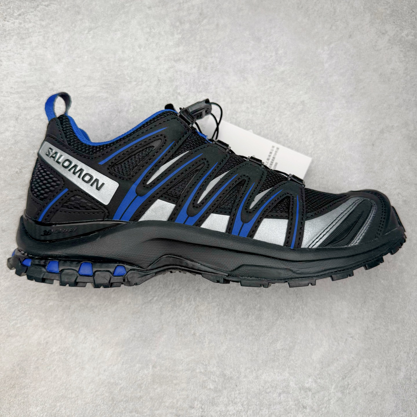 图片[6]-＃HP纯原 SALOMON XA Pro 3D ADV 萨洛蒙潮流越野机能户外功能鞋 虎扑平台特供订单 耗时半年巨作 全套原纸板楦头开发 原厂特供网布配套加持 确保原汁原味 完美呈现版型 原档数据独家私模五层组合大底 男女鞋同步官方开发至46.5 原装Ortholite轻量化鞋垫 中底布带钢印编号 原厂TPU锁扣 进口港宝加持 后跟自然饱满 还原公司包裹性 SENSIFIT 包裹技术，能够根据脚型完美贴合脚部，给予全方位的包裹与支撑。Quicklace 系带系统则彻底简化了系带过程，只需轻轻一拉，就能快速系紧鞋带。Contagrip 科技的加持，确保了卓越的抓地性能，无论是在湿滑的雨天街道，还是在泥泞的山路，都能行走自如，大大降低了滑倒的风险。专为户外运动而生的 3D Chassis 技术，实现出色的防扭转性能与稳定支撑，减少运动损伤。 多层底部结构搭配创新的 3D 稳定底盘，在提供出色减震与支撑的同时，其流线型的外观设计与色彩搭配亦成为了潮流的焦点，让功能性与时尚感完美结合。尺码：36 36.5 37.5 38 38.5 39 40 40.5 41 42 42.5 43 44 44.5 45 46.5-选品中心