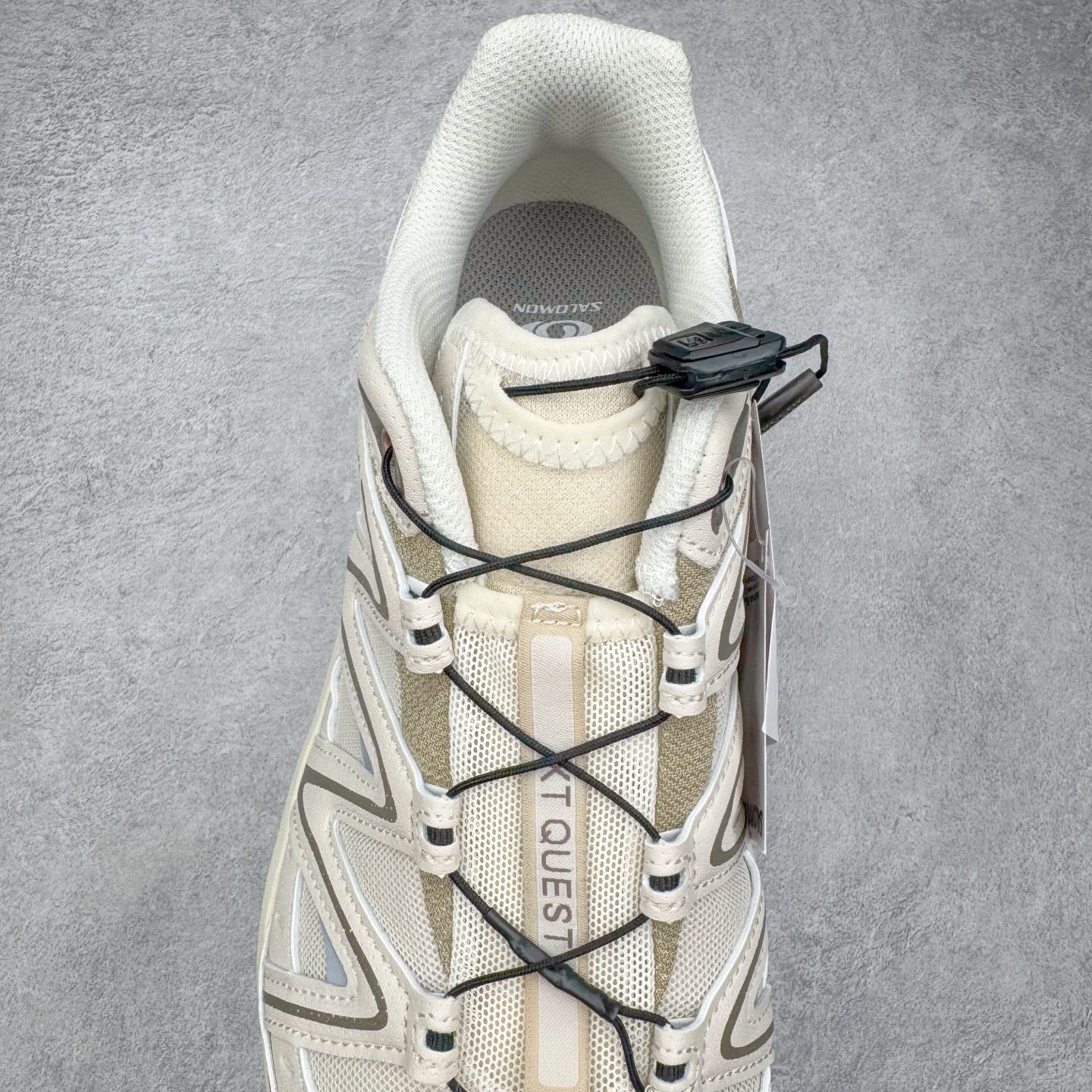 图片[5]-＃HP纯原 Salomon XT-QUEST ADV 萨洛蒙潮流越野机能户外功能鞋 纯原外贸平台特供订单 耗时半年巨作 全套原纸板楦头开发 原厂特供网布配套加持 确保原汁原味 完美呈现版型 原档数据独家私模五层组合大底 男女鞋同步官方开发至46.5 原装Ortholite轻量化鞋垫 中底布带钢印编号 原厂TPU锁扣 进口港宝加持 后跟自然饱满 还原公司包裹性 基于 SALOMON 初代 XT 鞋身造型并搭载 4D ADVANCED CHASSIS™ 大底打造而成 为这款 XT-QUEST 带来了多项足部控制与保护等功能性 如在运动过程中控制左右晃动的过程而提高稳定性、改善长途越野过程中足中到足尖的过渡、提高感知岩石的精确度以抵抗尖锐物体对脚底的伤害以及采用动态缓冲来增强穿着舒适感 从而减轻疲劳感 使 XT-QUEST 成为一双舒适且安全的户外之履 尺码：36 36.5 37.5 38 38.5 39 40 40.5 41 42 42.5 43 44 44.5 45 46.5-选品中心