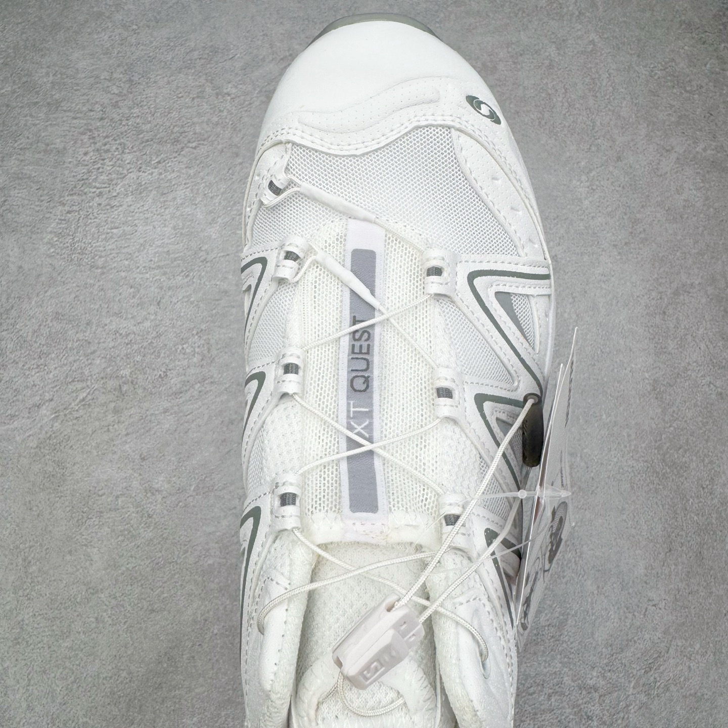 图片[4]-＃HP纯原 Salomon XT-QUEST ADV 萨洛蒙潮流越野机能户外功能鞋 纯原外贸平台特供订单 耗时半年巨作 全套原纸板楦头开发 原厂特供网布配套加持 确保原汁原味 完美呈现版型 原档数据独家私模五层组合大底 男女鞋同步官方开发至46.5 原装Ortholite轻量化鞋垫 中底布带钢印编号 原厂TPU锁扣 进口港宝加持 后跟自然饱满 还原公司包裹性 基于 SALOMON 初代 XT 鞋身造型并搭载 4D ADVANCED CHASSIS™ 大底打造而成 为这款 XT-QUEST 带来了多项足部控制与保护等功能性 如在运动过程中控制左右晃动的过程而提高稳定性、改善长途越野过程中足中到足尖的过渡、提高感知岩石的精确度以抵抗尖锐物体对脚底的伤害以及采用动态缓冲来增强穿着舒适感 从而减轻疲劳感 使 XT-QUEST 成为一双舒适且安全的户外之履 尺码：36 36.5 37.5 38 38.5 39 40 40.5 41 42 42.5 43 44 44.5 45 46.5-选品中心