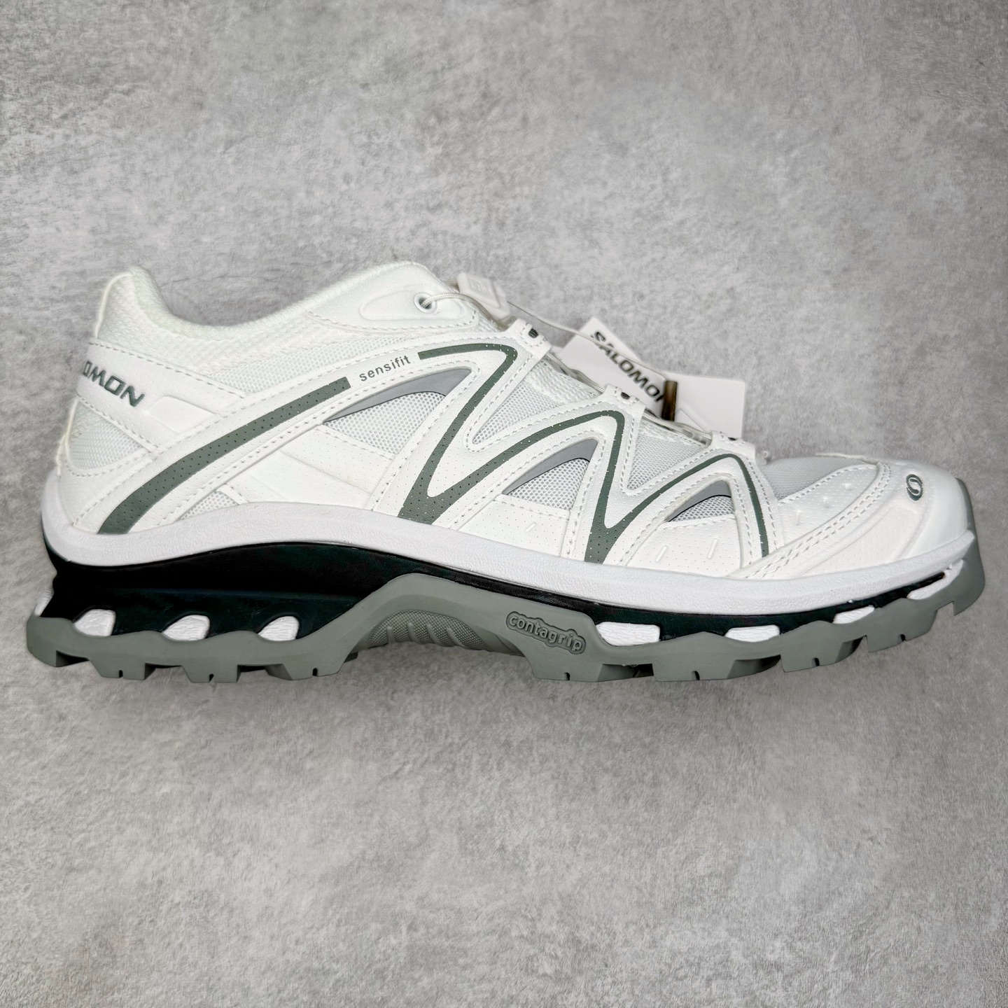 ＃HP纯原 Salomon XT-QUEST ADV 萨洛蒙潮流越野机能户外功能鞋 纯原外贸平台特供订单 耗时半年巨作 全套原纸板楦头开发 原厂特供网布配套加持 确保原汁原味 完美呈现版型 原档数据独家私模五层组合大底 男女鞋同步官方开发至46.5 原装Ortholite轻量化鞋垫 中底布带钢印编号 原厂TPU锁扣 进口港宝加持 后跟自然饱满 还原公司包裹性 基于 SALOMON 初代 XT 鞋身造型并搭载 4D ADVANCED CHASSIS™ 大底打造而成 为这款 XT-QUEST 带来了多项足部控制与保护等功能性 如在运动过程中控制左右晃动的过程而提高稳定性、改善长途越野过程中足中到足尖的过渡、提高感知岩石的精确度以抵抗尖锐物体对脚底的伤害以及采用动态缓冲来增强穿着舒适感 从而减轻疲劳感 使 XT-QUEST 成为一双舒适且安全的户外之履 尺码：36 36.5 37.5 38 38.5 39 40 40.5 41 42 42.5 43 44 44.5 45 46.5-选品中心