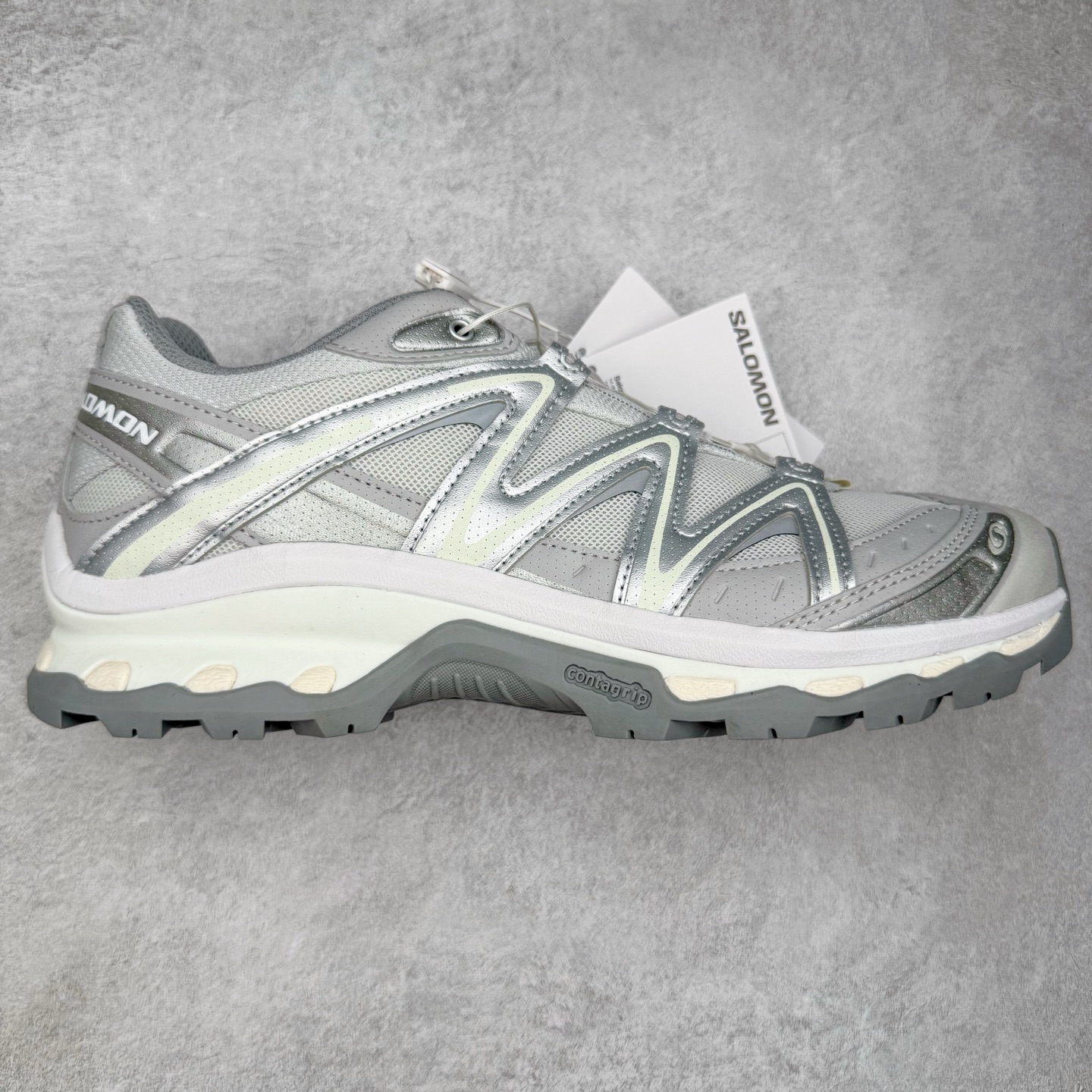 ＃HP纯原 Salomon XT-QUEST ADV 萨洛蒙潮流越野机能户外功能鞋 纯原外贸平台特供订单 耗时半年巨作 全套原纸板楦头开发 原厂特供网布配套加持 确保原汁原味 完美呈现版型 原档数据独家私模五层组合大底 男女鞋同步官方开发至46.5 原装Ortholite轻量化鞋垫 中底布带钢印编号 原厂TPU锁扣 进口港宝加持 后跟自然饱满 还原公司包裹性 基于 SALOMON 初代 XT 鞋身造型并搭载 4D ADVANCED CHASSIS™ 大底打造而成 为这款 XT-QUEST 带来了多项足部控制与保护等功能性 如在运动过程中控制左右晃动的过程而提高稳定性、改善长途越野过程中足中到足尖的过渡、提高感知岩石的精确度以抵抗尖锐物体对脚底的伤害以及采用动态缓冲来增强穿着舒适感 从而减轻疲劳感 使 XT-QUEST 成为一双舒适且安全的户外之履 尺码：36 36.5 37.5 38 38.5 39 40 40.5 41 42 42.5 43 44 44.5 45 46.5-选品中心