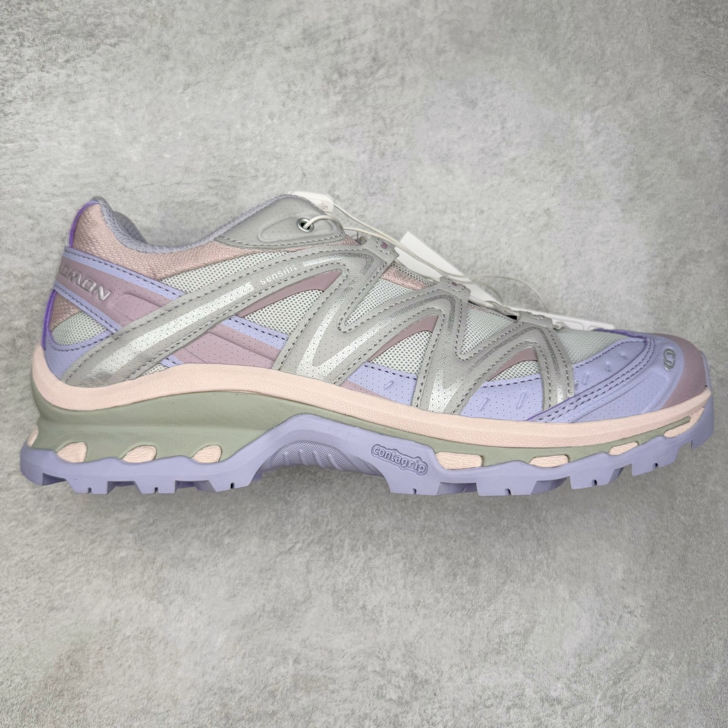 ＃HP纯原 Salomon XT-QUEST ADV 萨洛蒙潮流越野机能户外功能鞋 纯原外贸平台特供订单 耗时半年巨作 全套原纸板楦头开发 原厂特供网布配套加持 确保原汁原味 完美呈现版型 原档数据独家私模五层组合大底 男女鞋同步官方开发至46.5 原装Ortholite轻量化鞋垫 中底布带钢印编号 原厂TPU锁扣 进口港宝加持 后跟自然饱满 还原公司包裹性 基于 SALOMON 初代 XT 鞋身造型并搭载 4D ADVANCED CHASSIS™ 大底打造而成 为这款 XT-QUEST 带来了多项足部控制与保护等功能性 如在运动过程中控制左右晃动的过程而提高稳定性、改善长途越野过程中足中到足尖的过渡、提高感知岩石的精确度以抵抗尖锐物体对脚底的伤害以及采用动态缓冲来增强穿着舒适感 从而减轻疲劳感 使 XT-QUEST 成为一双舒适且安全的户外之履 尺码：36 36.5 37.5 38 38.5 39 40 40.5 41 42 42.5 43 44 44.5 45 46.5-选品中心