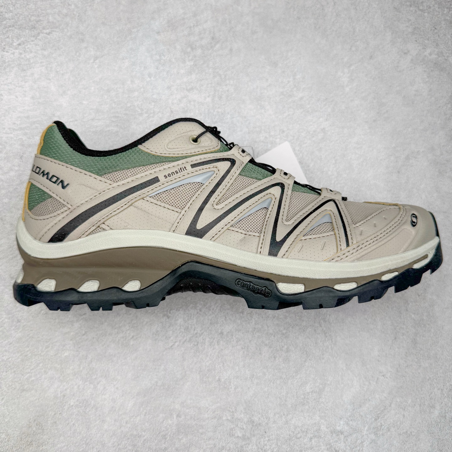 ＃HP纯原 Salomon XT-QUEST ADV 萨洛蒙潮流越野机能户外功能鞋 纯原外贸平台特供订单 耗时半年巨作 全套原纸板楦头开发 原厂特供网布配套加持 确保原汁原味 完美呈现版型 原档数据独家私模五层组合大底 男女鞋同步官方开发至46.5 原装Ortholite轻量化鞋垫 中底布带钢印编号 原厂TPU锁扣 进口港宝加持 后跟自然饱满 还原公司包裹性 基于 SALOMON 初代 XT 鞋身造型并搭载 4D ADVANCED CHASSIS™ 大底打造而成 为这款 XT-QUEST 带来了多项足部控制与保护等功能性 如在运动过程中控制左右晃动的过程而提高稳定性、改善长途越野过程中足中到足尖的过渡、提高感知岩石的精确度以抵抗尖锐物体对脚底的伤害以及采用动态缓冲来增强穿着舒适感 从而减轻疲劳感 使 XT-QUEST 成为一双舒适且安全的户外之履 尺码：36 36.5 37.5 38 38.5 39 40 40.5 41 42 42.5 43 44 44.5 45 46.5-选品中心