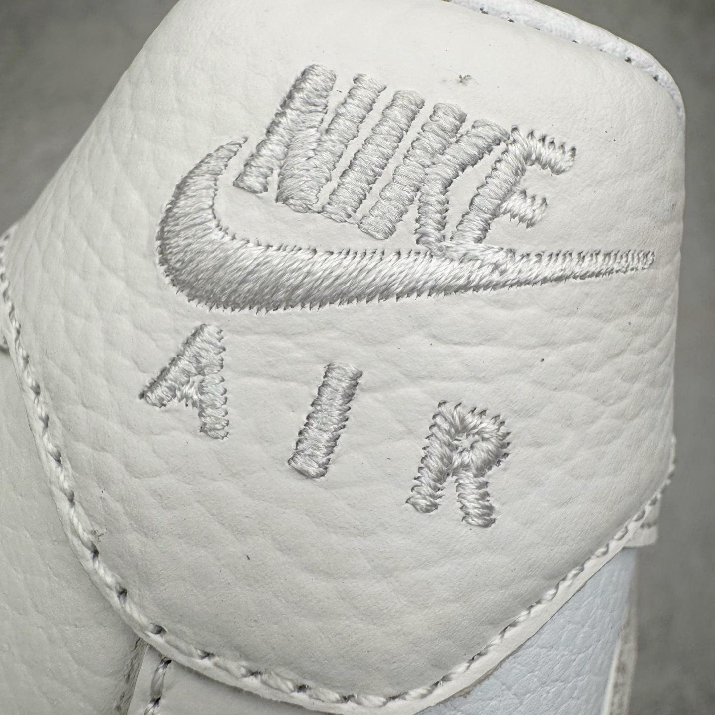 图片[20]-＃S2纯原 CPFM x NK Air Force 1 07 Low 空军一号系列低帮经典百搭休闲运动板鞋“联名放大补丁字母” FQ7069-100 近日，A$AP Bari 在其官方社交媒体上预告了 Cactus Plant Flea Market (CPFM) 和 Nike Air Force 1 Low 的全新配色。此次全新推出的紫色和苔藓绿配色，保留了原始黑白版本的标志性风格，均采用皮革鞋面、尼龙鞋舌、带有反光底衬的「AIR SUNSHINE」及同色 AF1 橡胶鞋底。尺码：39 40 40.5 41 42 42.5 43 44 44.5 45 46 47.5 48.5-选品中心