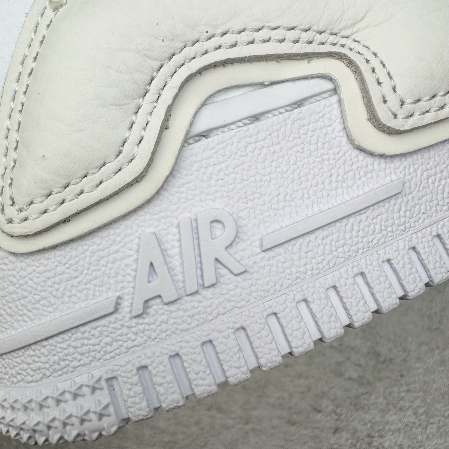 图片[21]-＃S2纯原 CPFM x NK Air Force 1 07 Low 空军一号系列低帮经典百搭休闲运动板鞋“联名放大补丁字母” FQ7069-100 近日，A$AP Bari 在其官方社交媒体上预告了 Cactus Plant Flea Market (CPFM) 和 Nike Air Force 1 Low 的全新配色。此次全新推出的紫色和苔藓绿配色，保留了原始黑白版本的标志性风格，均采用皮革鞋面、尼龙鞋舌、带有反光底衬的「AIR SUNSHINE」及同色 AF1 橡胶鞋底。尺码：39 40 40.5 41 42 42.5 43 44 44.5 45 46 47.5 48.5-选品中心