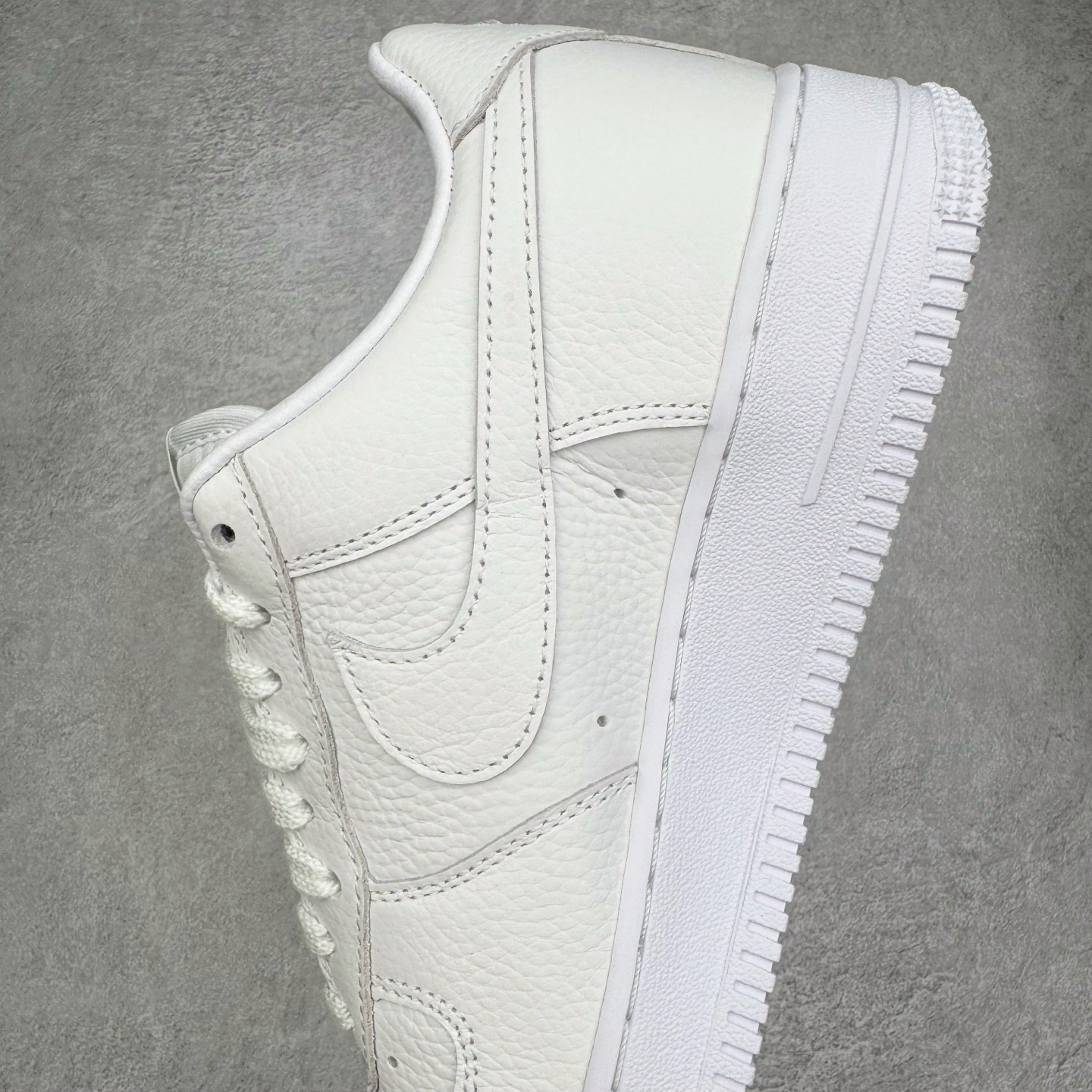 图片[7]-＃S2纯原 CPFM x NK Air Force 1 07 Low 空军一号系列低帮经典百搭休闲运动板鞋“联名放大补丁字母” FQ7069-100 近日，A$AP Bari 在其官方社交媒体上预告了 Cactus Plant Flea Market (CPFM) 和 Nike Air Force 1 Low 的全新配色。此次全新推出的紫色和苔藓绿配色，保留了原始黑白版本的标志性风格，均采用皮革鞋面、尼龙鞋舌、带有反光底衬的「AIR SUNSHINE」及同色 AF1 橡胶鞋底。尺码：39 40 40.5 41 42 42.5 43 44 44.5 45 46 47.5 48.5-选品中心