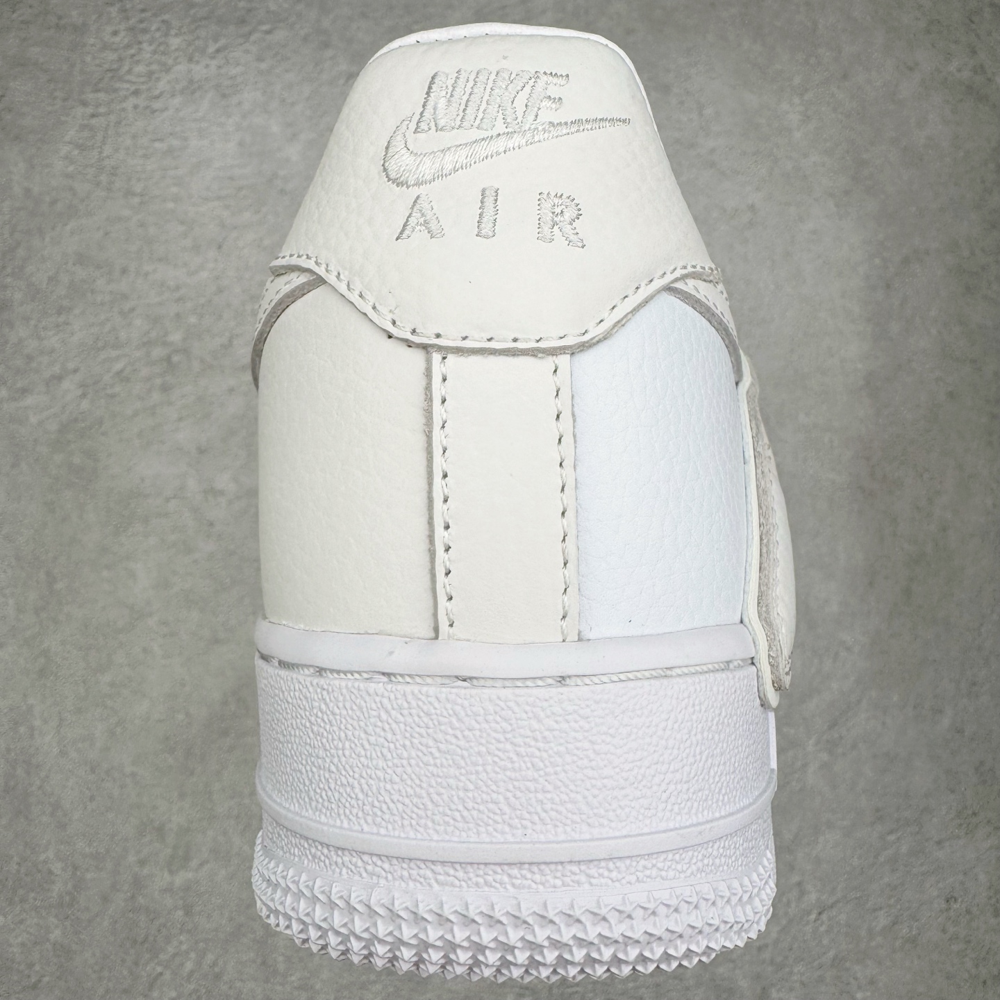 图片[8]-＃S2纯原 CPFM x NK Air Force 1 07 Low 空军一号系列低帮经典百搭休闲运动板鞋“联名放大补丁字母” FQ7069-100 近日，A$AP Bari 在其官方社交媒体上预告了 Cactus Plant Flea Market (CPFM) 和 Nike Air Force 1 Low 的全新配色。此次全新推出的紫色和苔藓绿配色，保留了原始黑白版本的标志性风格，均采用皮革鞋面、尼龙鞋舌、带有反光底衬的「AIR SUNSHINE」及同色 AF1 橡胶鞋底。尺码：39 40 40.5 41 42 42.5 43 44 44.5 45 46 47.5 48.5-选品中心