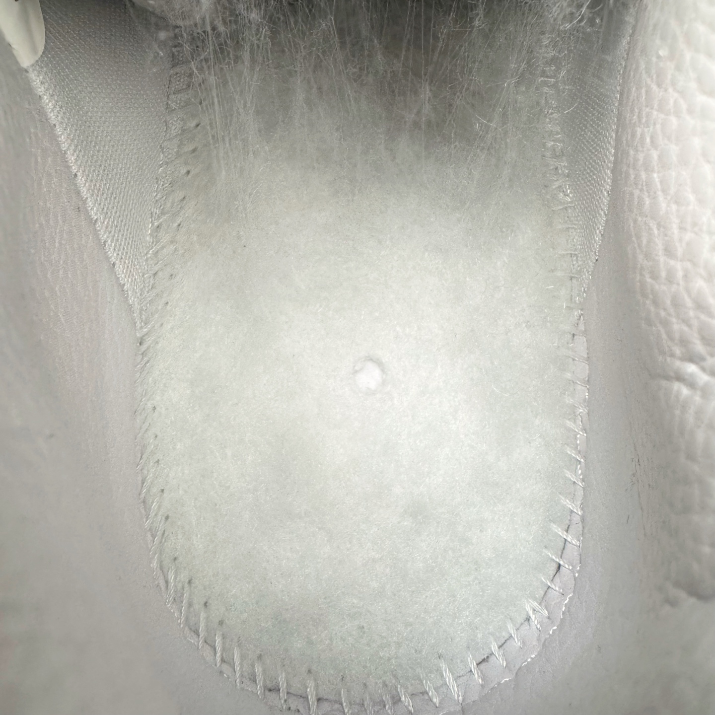 图片[11]-＃S2纯原 CPFM x NK Air Force 1 07 Low 空军一号系列低帮经典百搭休闲运动板鞋“联名放大补丁字母” FQ7069-100 近日，A$AP Bari 在其官方社交媒体上预告了 Cactus Plant Flea Market (CPFM) 和 Nike Air Force 1 Low 的全新配色。此次全新推出的紫色和苔藓绿配色，保留了原始黑白版本的标志性风格，均采用皮革鞋面、尼龙鞋舌、带有反光底衬的「AIR SUNSHINE」及同色 AF1 橡胶鞋底。尺码：39 40 40.5 41 42 42.5 43 44 44.5 45 46 47.5 48.5-选品中心