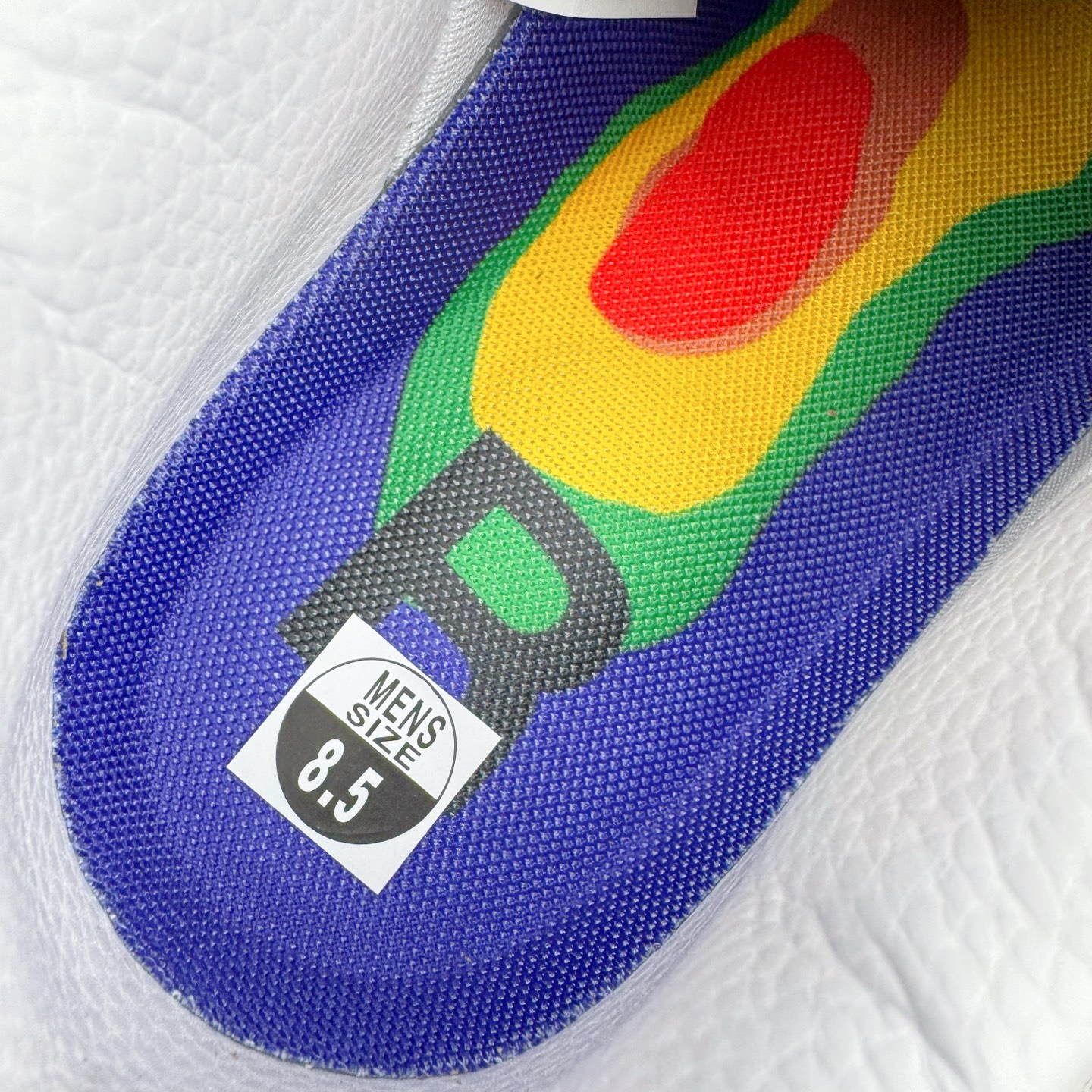 图片[12]-＃S2纯原 CPFM x NK Air Force 1 07 Low 空军一号系列低帮经典百搭休闲运动板鞋“联名放大补丁字母” FQ7069-100 近日，A$AP Bari 在其官方社交媒体上预告了 Cactus Plant Flea Market (CPFM) 和 Nike Air Force 1 Low 的全新配色。此次全新推出的紫色和苔藓绿配色，保留了原始黑白版本的标志性风格，均采用皮革鞋面、尼龙鞋舌、带有反光底衬的「AIR SUNSHINE」及同色 AF1 橡胶鞋底。尺码：39 40 40.5 41 42 42.5 43 44 44.5 45 46 47.5 48.5-选品中心