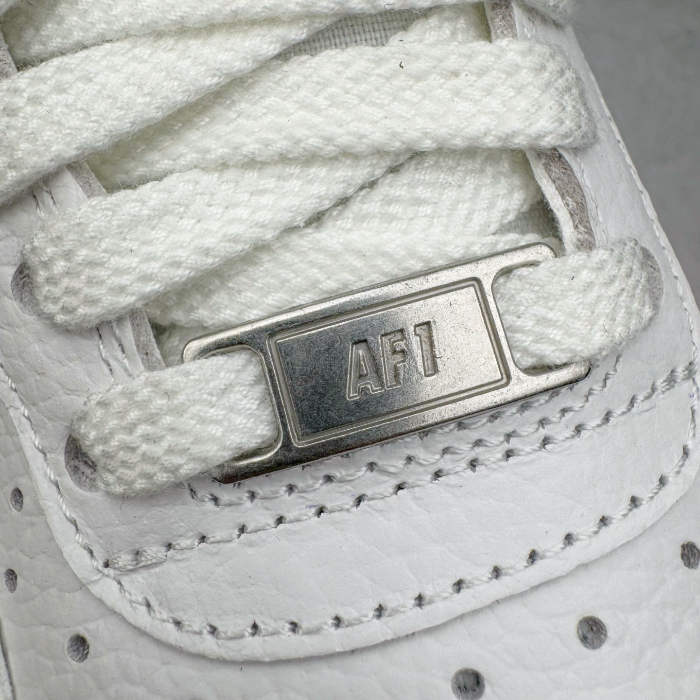 图片[18]-＃S2纯原 CPFM x NK Air Force 1 07 Low 空军一号系列低帮经典百搭休闲运动板鞋“联名放大补丁字母” FQ7069-100 近日，A$AP Bari 在其官方社交媒体上预告了 Cactus Plant Flea Market (CPFM) 和 Nike Air Force 1 Low 的全新配色。此次全新推出的紫色和苔藓绿配色，保留了原始黑白版本的标志性风格，均采用皮革鞋面、尼龙鞋舌、带有反光底衬的「AIR SUNSHINE」及同色 AF1 橡胶鞋底。尺码：39 40 40.5 41 42 42.5 43 44 44.5 45 46 47.5 48.5-选品中心