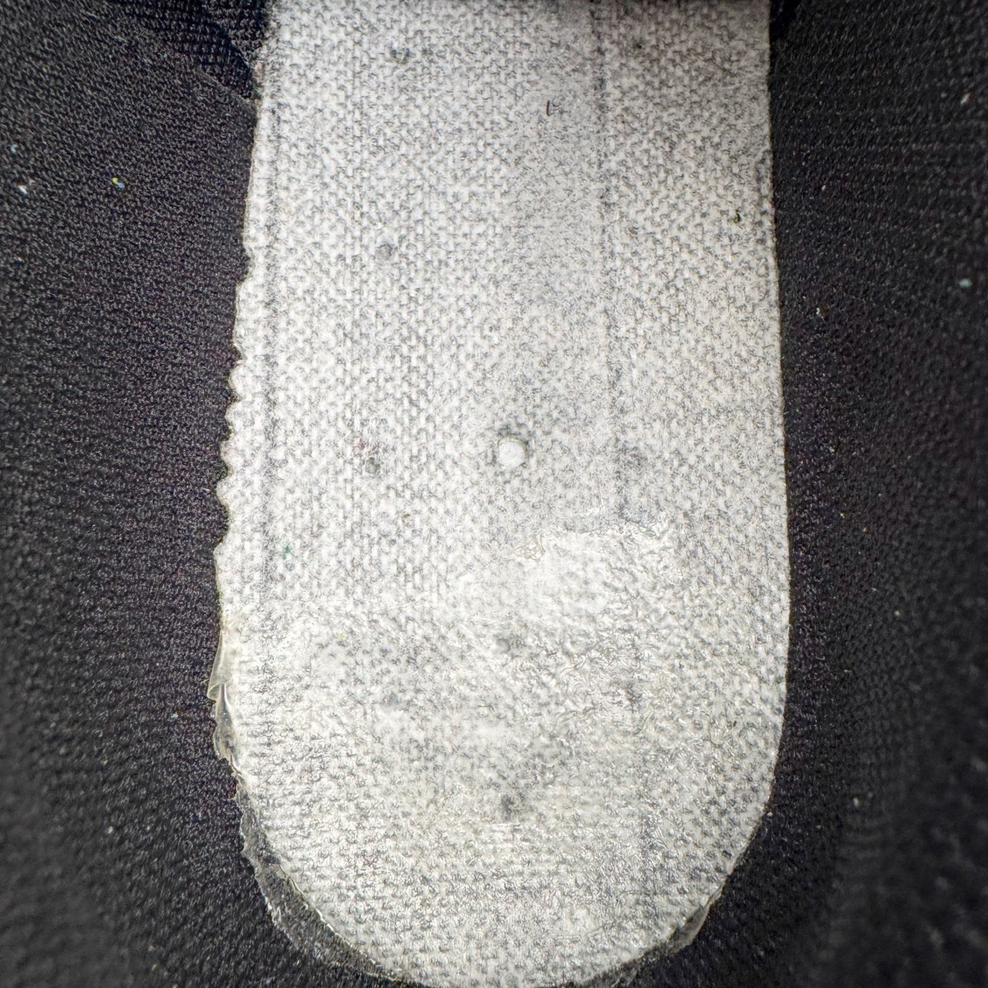 图片[10]-＃S2纯原 PUMA Speedca OG 彪马极速赛车系列低帮德训风拼接复古百搭休闲运动赛车鞋 鞋款从80、90年代赛车手所穿的防火赛车鞋为原型，鞋身线条模仿了赛车的流线廓形，体现了空气动力学原理的结构。简约流畅的外观，恰好又和贯穿其中的Formstrip Logo融合恰到好处，视觉上细节丰富且协调。本次Speedcat OG鞋款归来，最大看点自然式保留了窄版鞋型以及薄底构造。这两年各品牌鞋底越做越厚，Speedcat反其道而行之，上脚几乎无鞋底的效果带来耳目一新的视觉体验。鞋面依旧是以质感细腻的麂皮材质打造，并且大面积近乎全包裹的使用，复古味道也愈发浓烈。配色上更是将最原始的黑色和红色带回，向F1赛车队的标志性队服致敬。相信让各位一眼种草的更多是出挑的大红色，上脚即可瞬间点亮整体造型，在以球鞋为核心的OOTD中脱颖而出。而另一款黑色则是低调的万金油，彰显新潮个性的同时又不喧宾夺主，也是热爱简约系穿搭朋友的首选。 尺码：36 37 37.5 38 38.5 39 40 40.5 41 42 42.5 43 44 44.5 45 46-选品中心