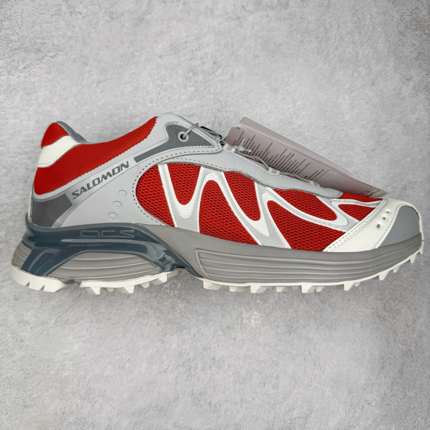 图片[4]-＃HP纯原 SALOMON XT-WHISPER 萨洛蒙圆头防滑耐磨低帮休闲越野训练城市通勤跑步鞋 男女同款 纯原外贸平台特供订单 耗时半年巨作 全套原纸板楦头开发 原厂特供网布配套加持 确保原汁原味 完美呈现版型 原档数据独家私模五层组合大底 男女鞋同步官方开发至46.5 原装Ortholite轻量化鞋垫 中底布带钢印编号 原厂TPU锁扣 进口港宝加持 后跟自然饱满 还原公司包裹性 大网眼材质、金属质感元素以及大量曲线结构线的应用，为 XT-Whisper 此番的回归附上了浓重的千禧年运动鞋的美学氛围，而忠于元年不减配的科技配置——富有质感的材料和流畅波纹状的 Sensifit™ 技术、Salomon 标志性的 Quicklace 快速系带系统以及 Contagrip 鞋底，使得其在性能角度与美学角度都能够满足如今人们对于鞋履的多场景需求。正常尺码：36 36.5 37.5 38 38.5 39 40 40.5 41 42 42.5 43 44 44.5 45 46.5-选品中心